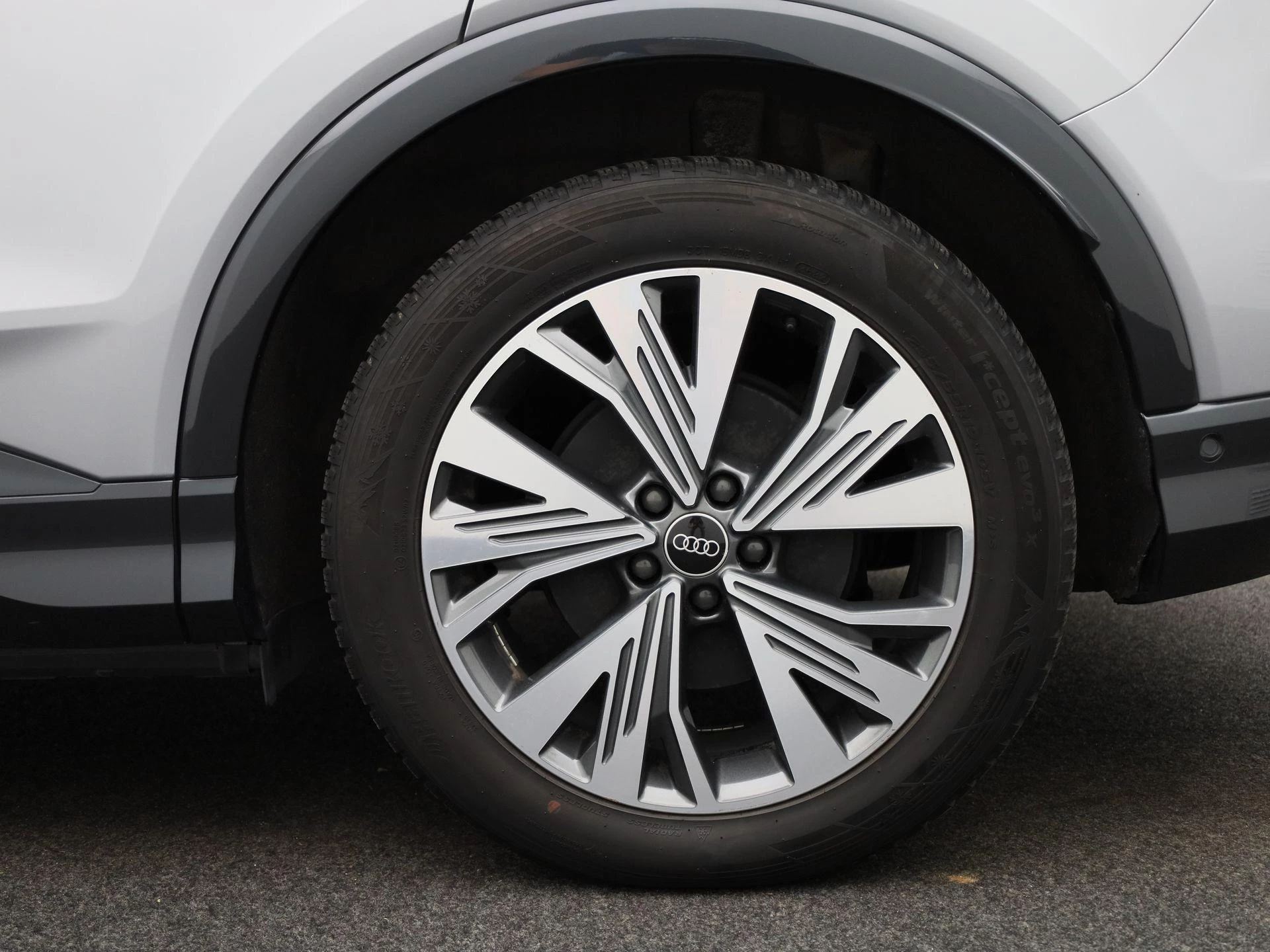 Audi-Q4 Sportback e-tron-image-12