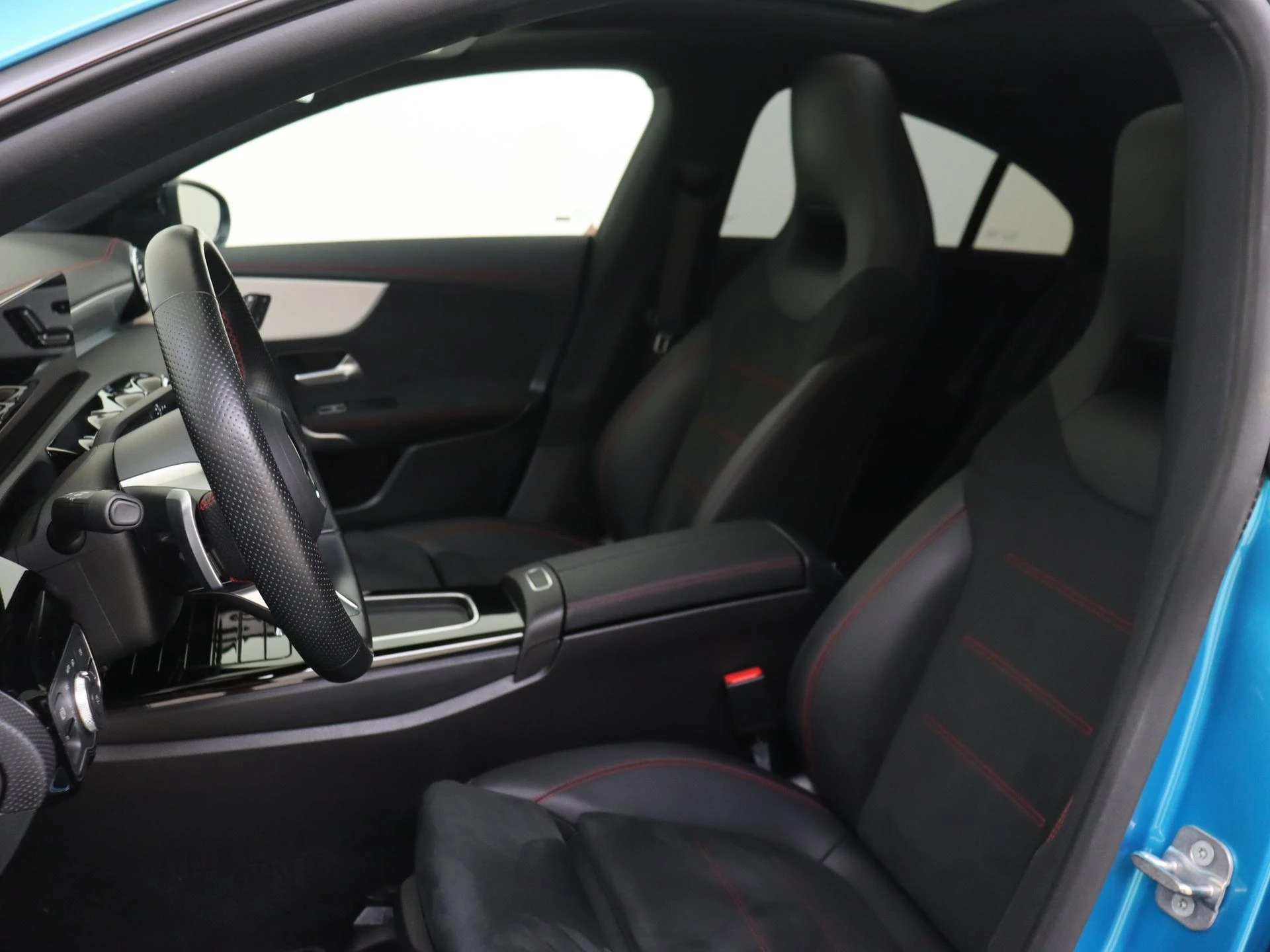 Mercedes-Benz-CLA-image-10