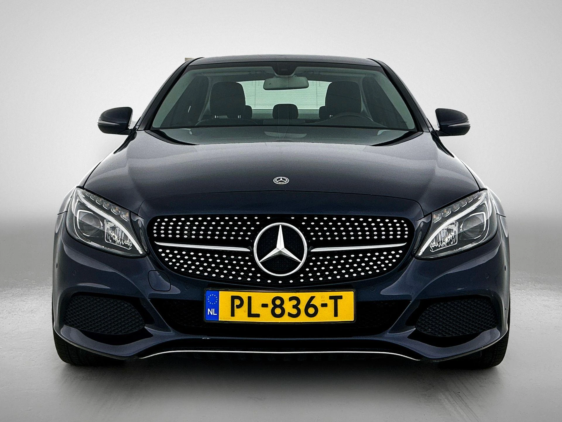Mercedes-Benz-C-Klasse-image-4