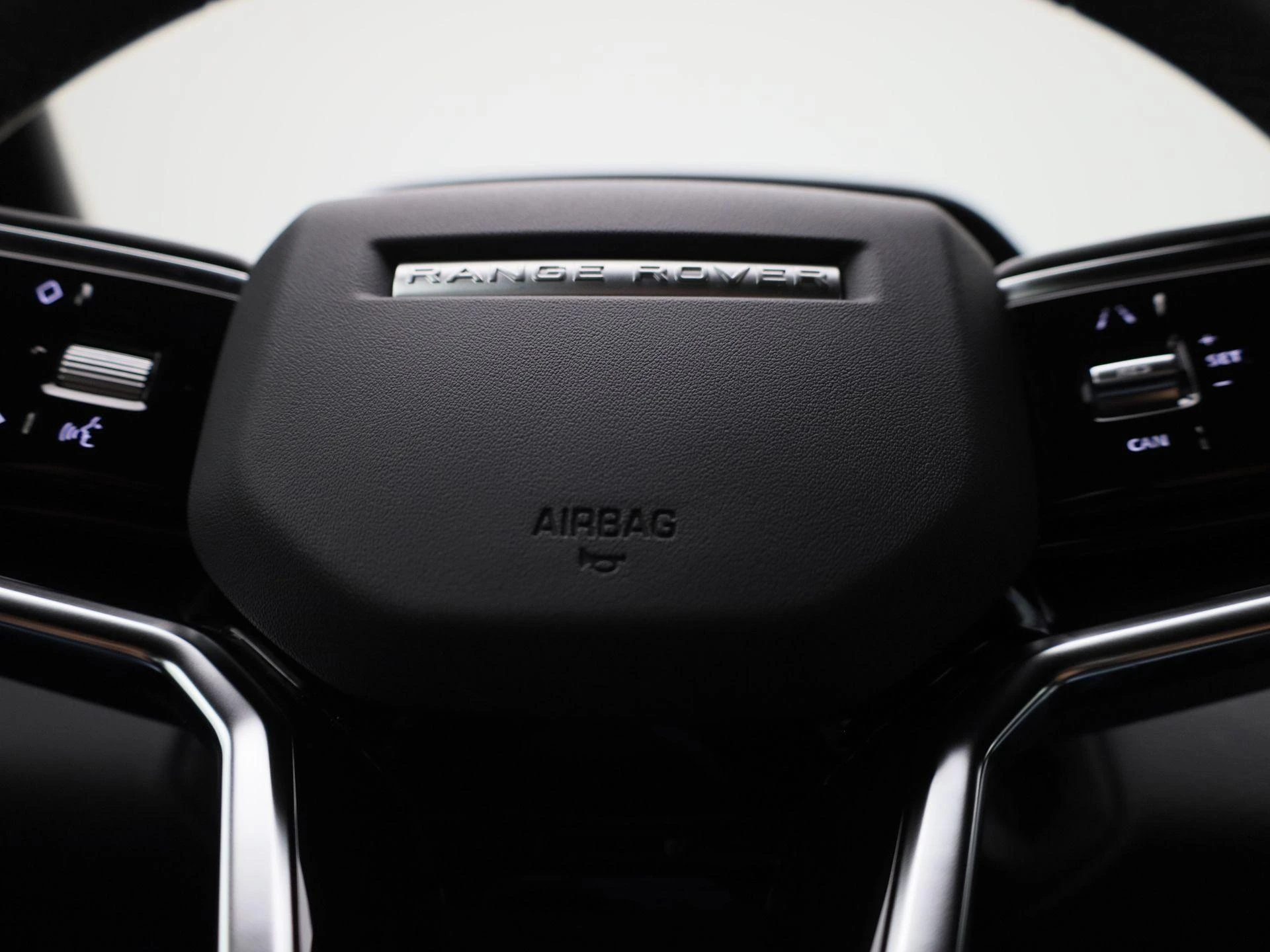 Land Rover-Range Rover Evoque-image-28