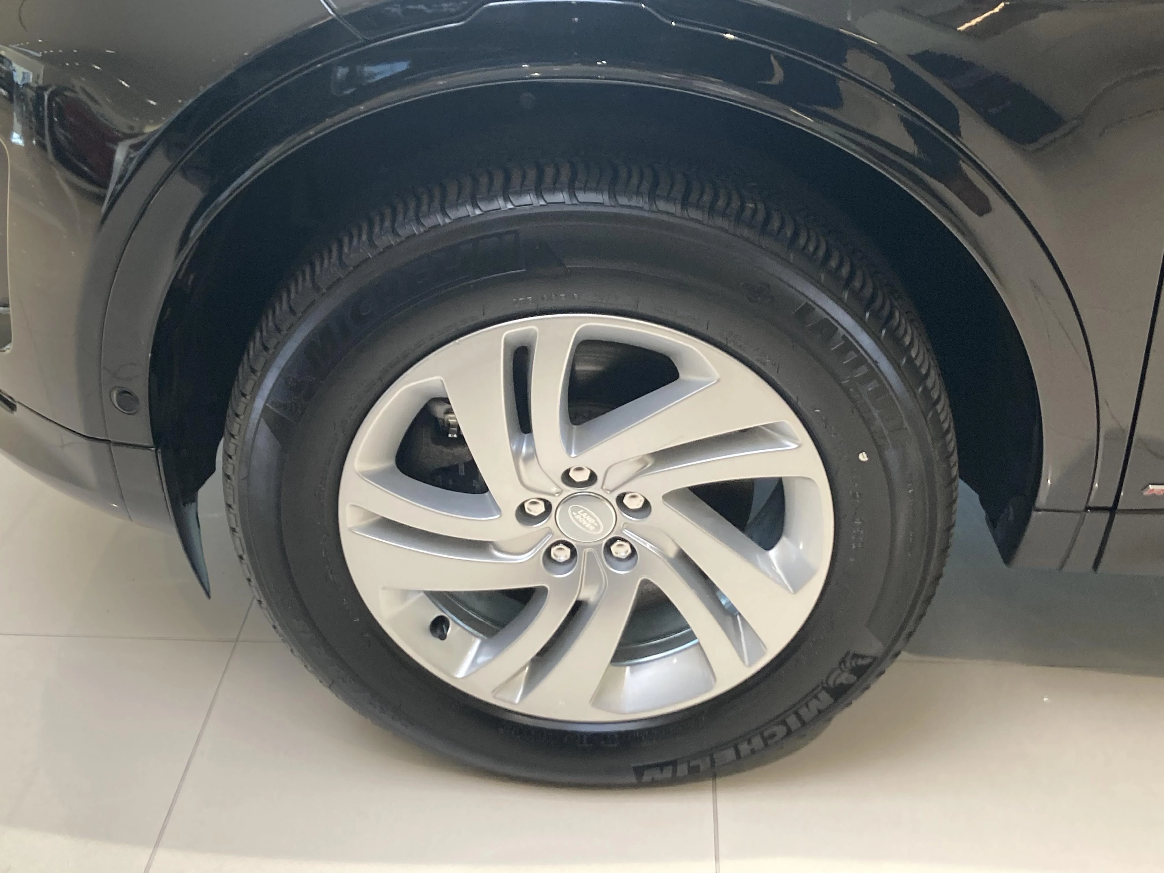 Land Rover-Discovery Sport-image-9