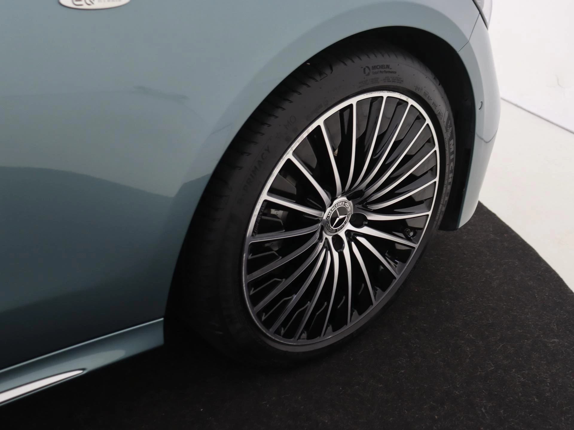 Mercedes-Benz-E-Klasse-image-9