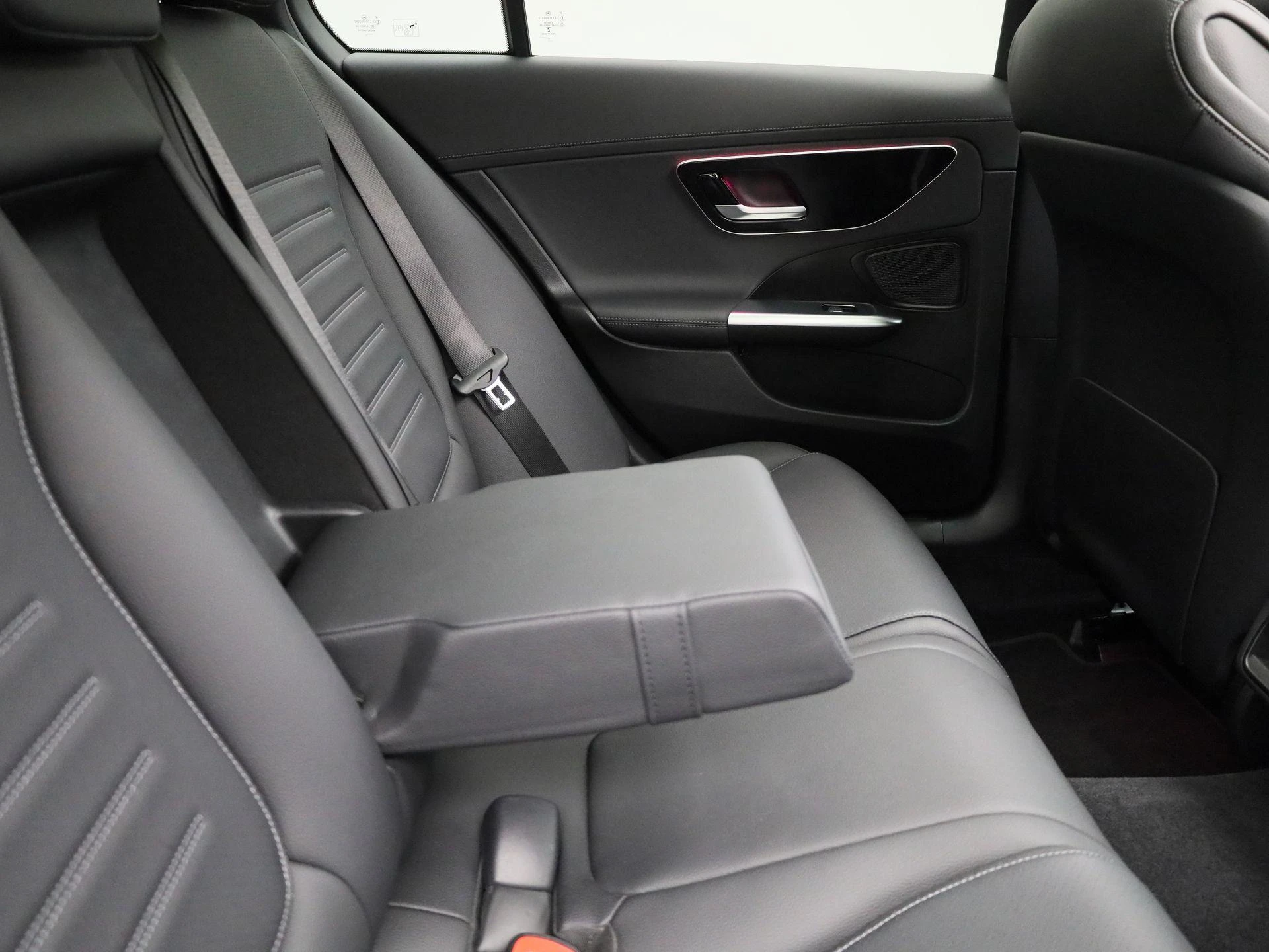 Mercedes-Benz-C-Klasse-image-54