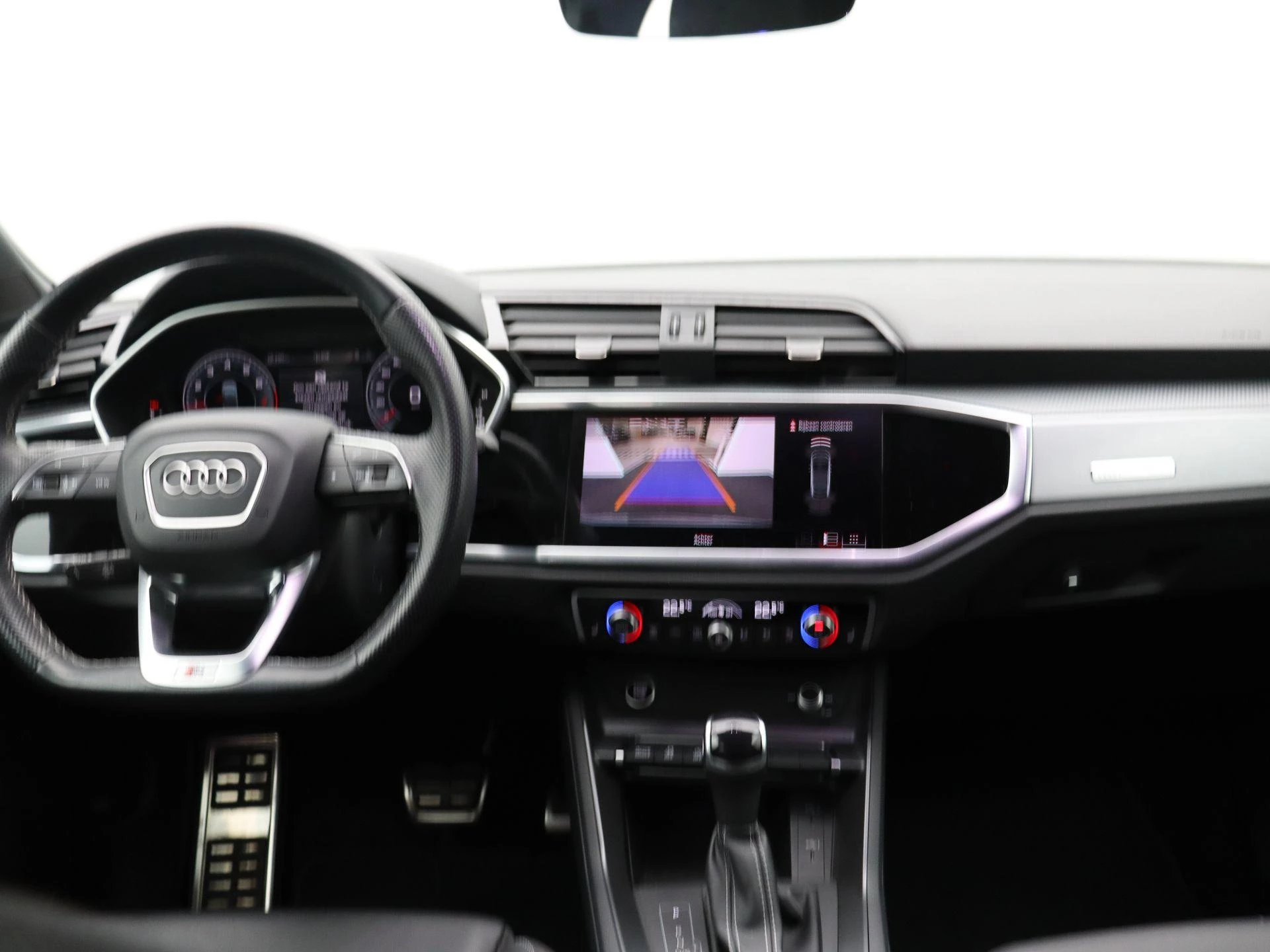 Audi-Q3-image-17