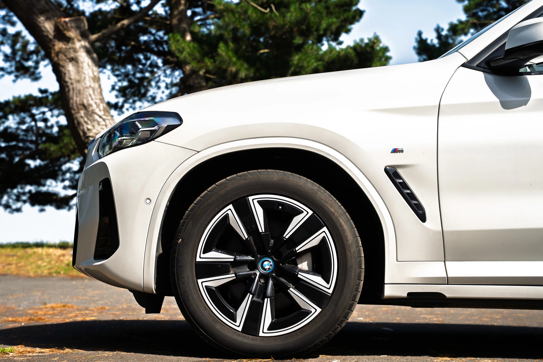 BMW-iX3-image-4