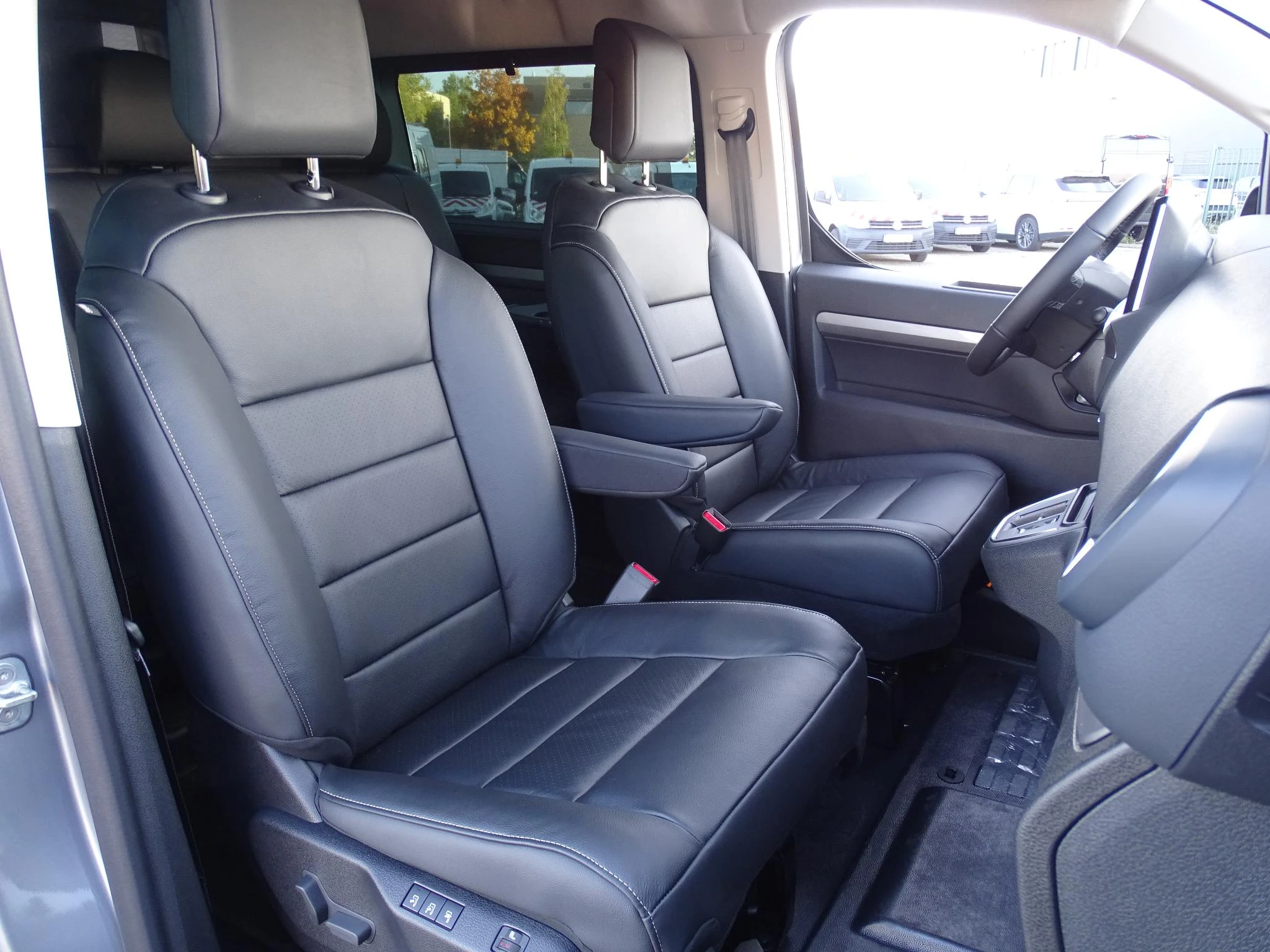Opel-Vivaro-image-12