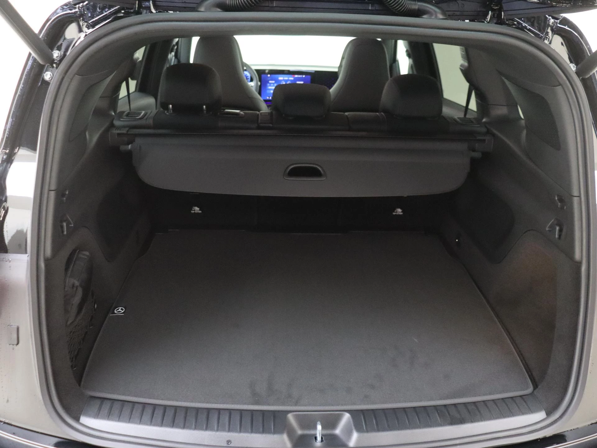 Mercedes-Benz-GLB-image-29