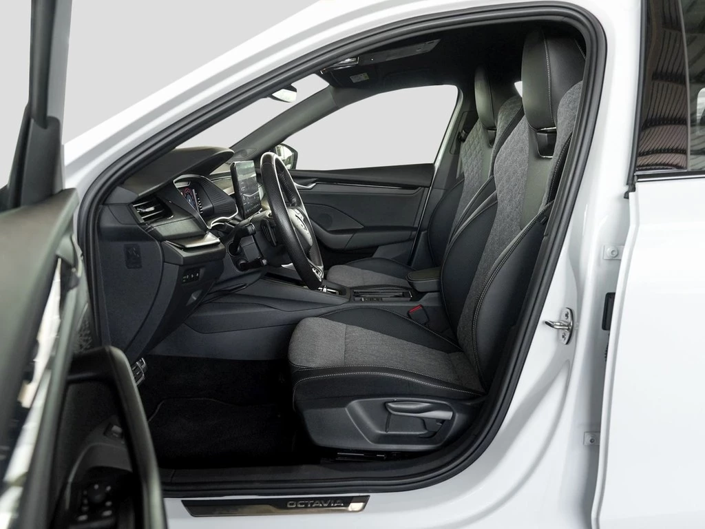 Škoda Octavia Combi 2.0 TDI DSG Sportline AHK/Navi