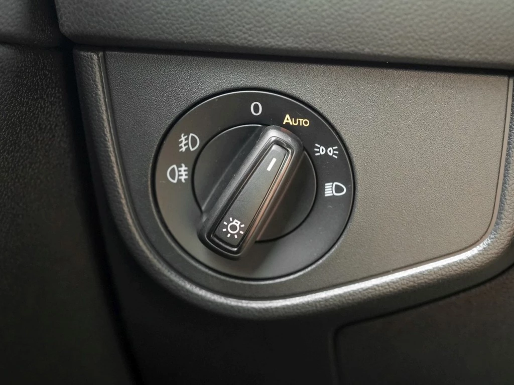 Volkswagen Polo GTI 2.0 TSI 6-Gang Schalter *LED*Navi*BEATS Audio*Climatronic*Sitzhzg*Digi-Cockpit*PDC*uvm...