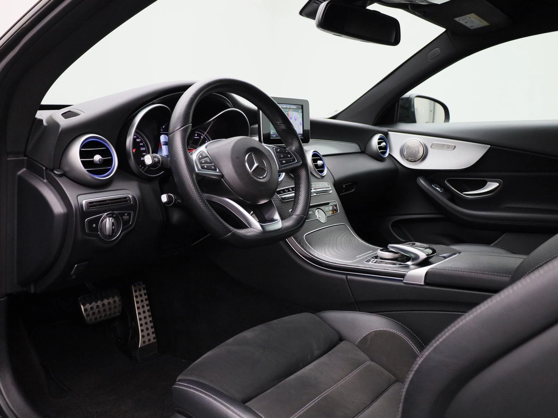 Mercedes-Benz-C-Klasse-image-34
