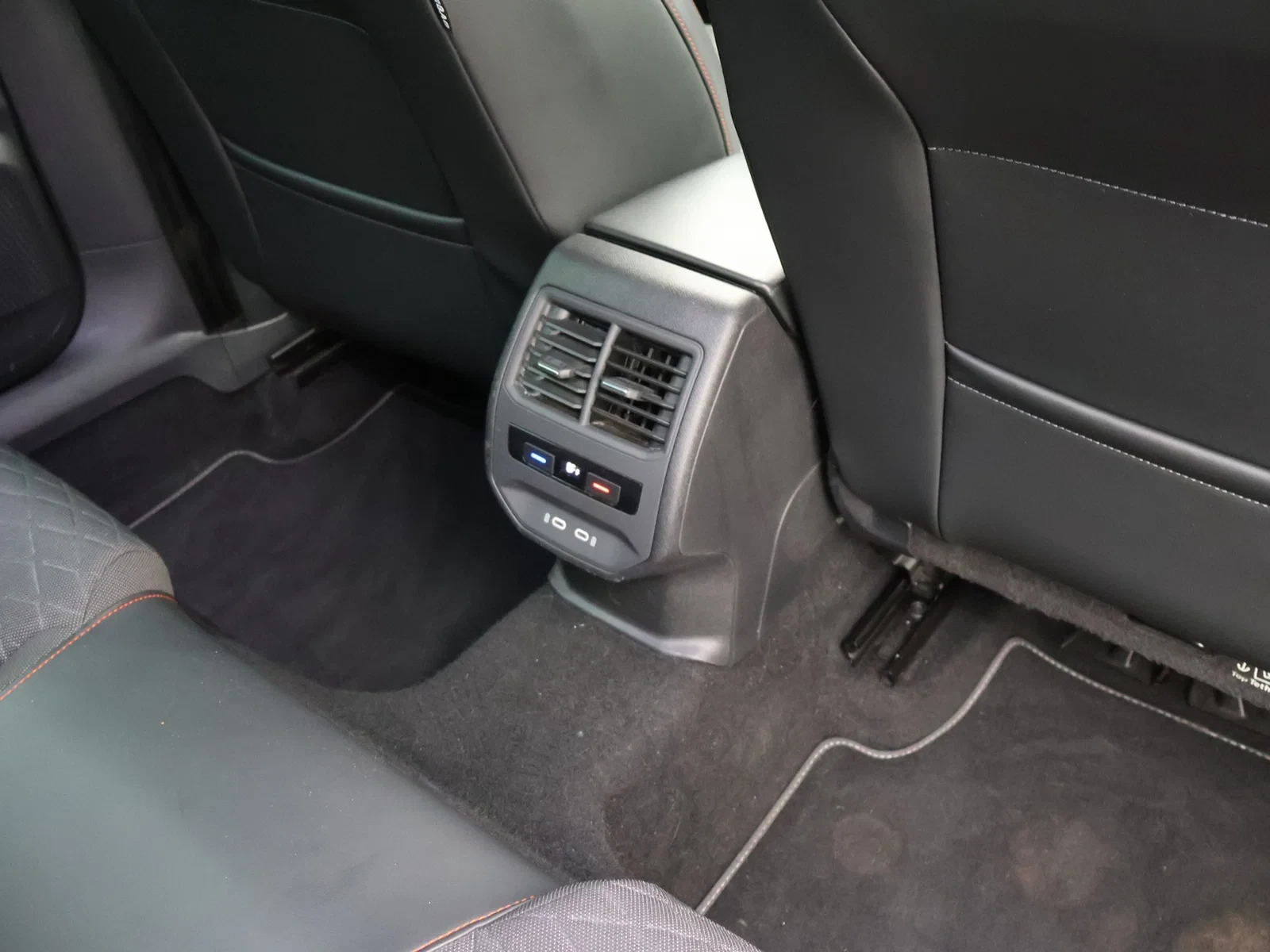 SEAT Leon Leon 1.5TSI FR 130PK *VIRTUAL COCKPIT*LEDER*PDC*CRUISE*NAVI*APP-CONNECT*KEYLESS GO*...*