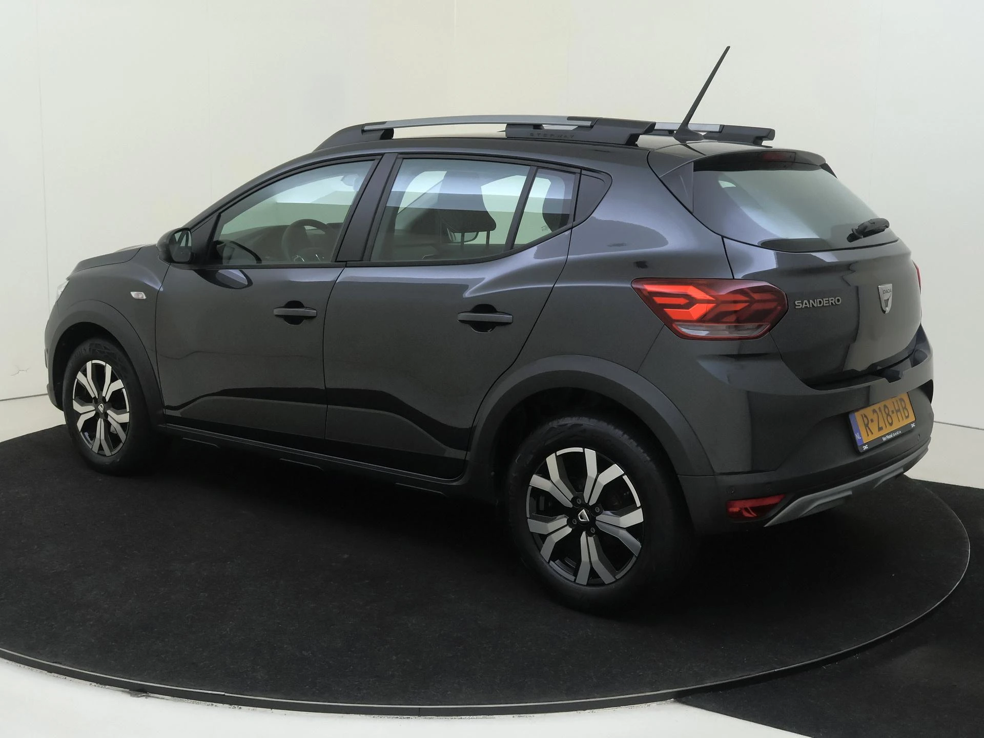 Dacia-Sandero Stepway-image-2