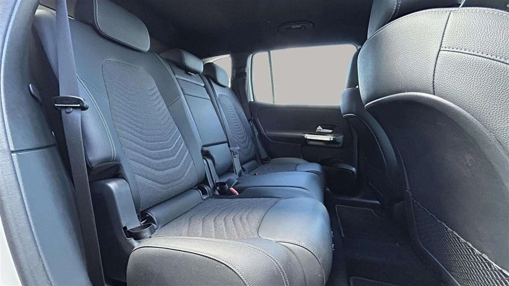 Mercedes-Benz-EQB-image-19