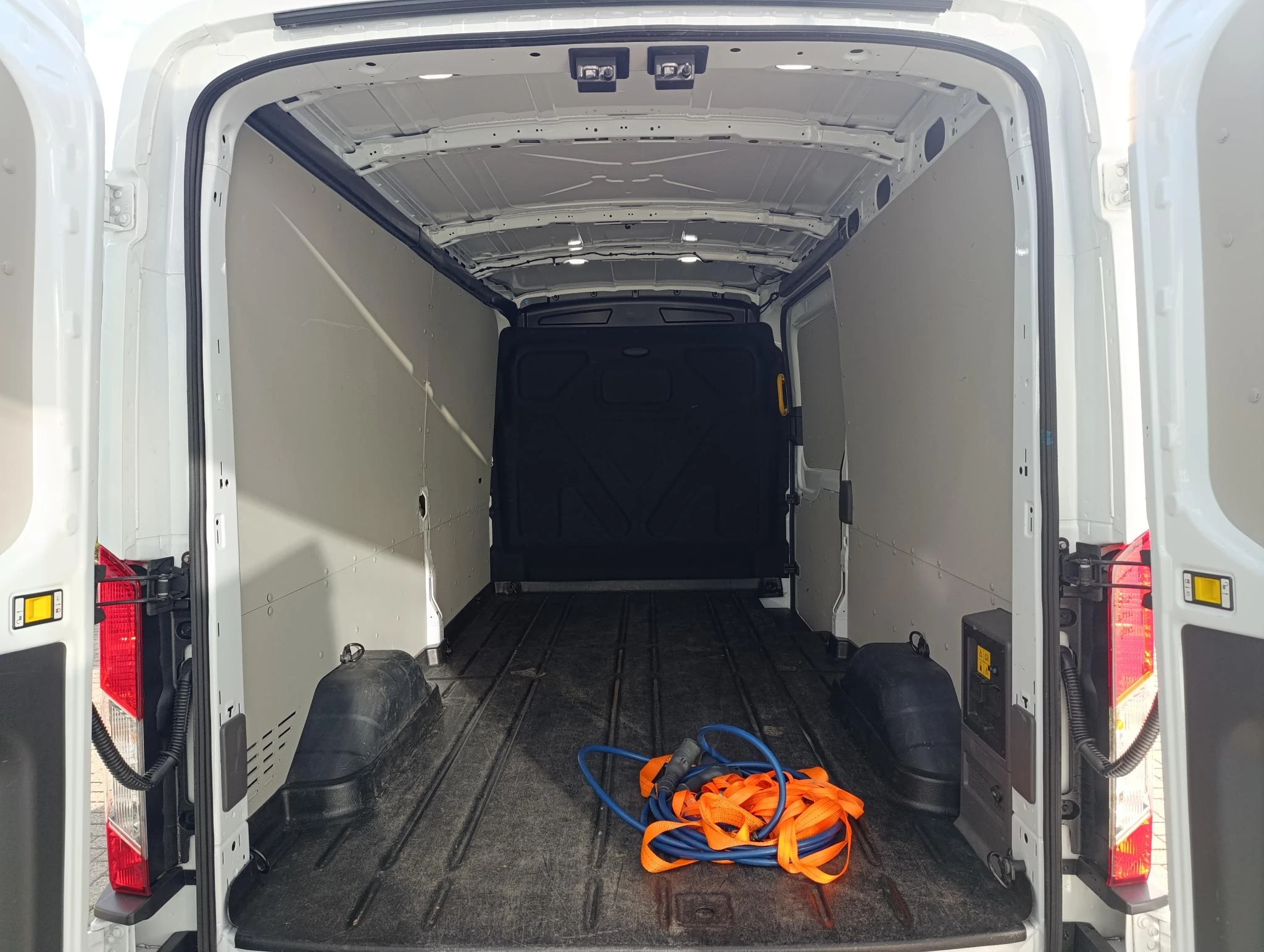Ford-E-Transit-image-8