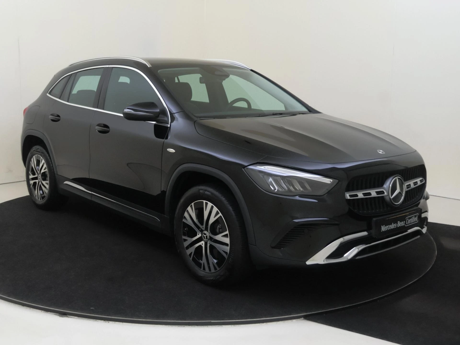 Mercedes-Benz-GLA-image-1