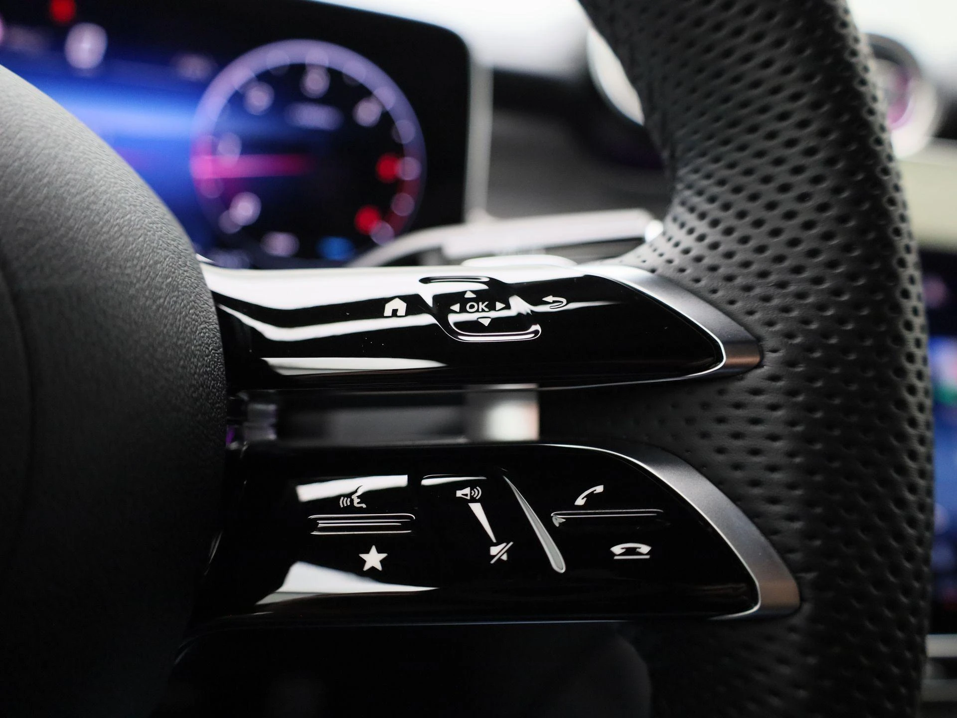 Mercedes-Benz-GLC-image-15