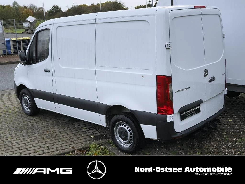 Mercedes-Benz-Sprinter-image-3