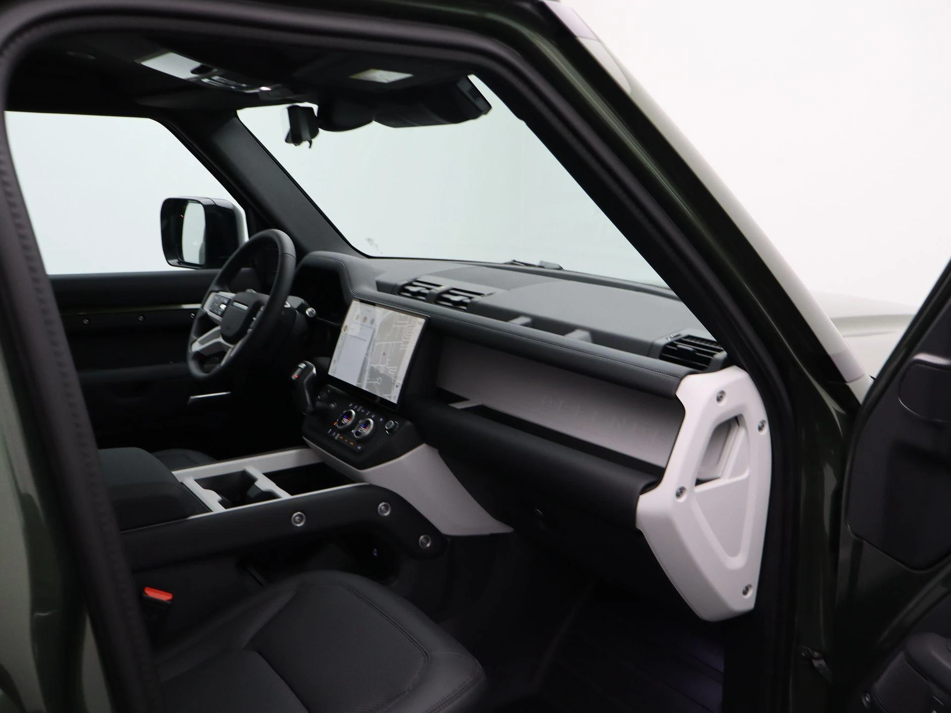 Land Rover-Defender-image-34