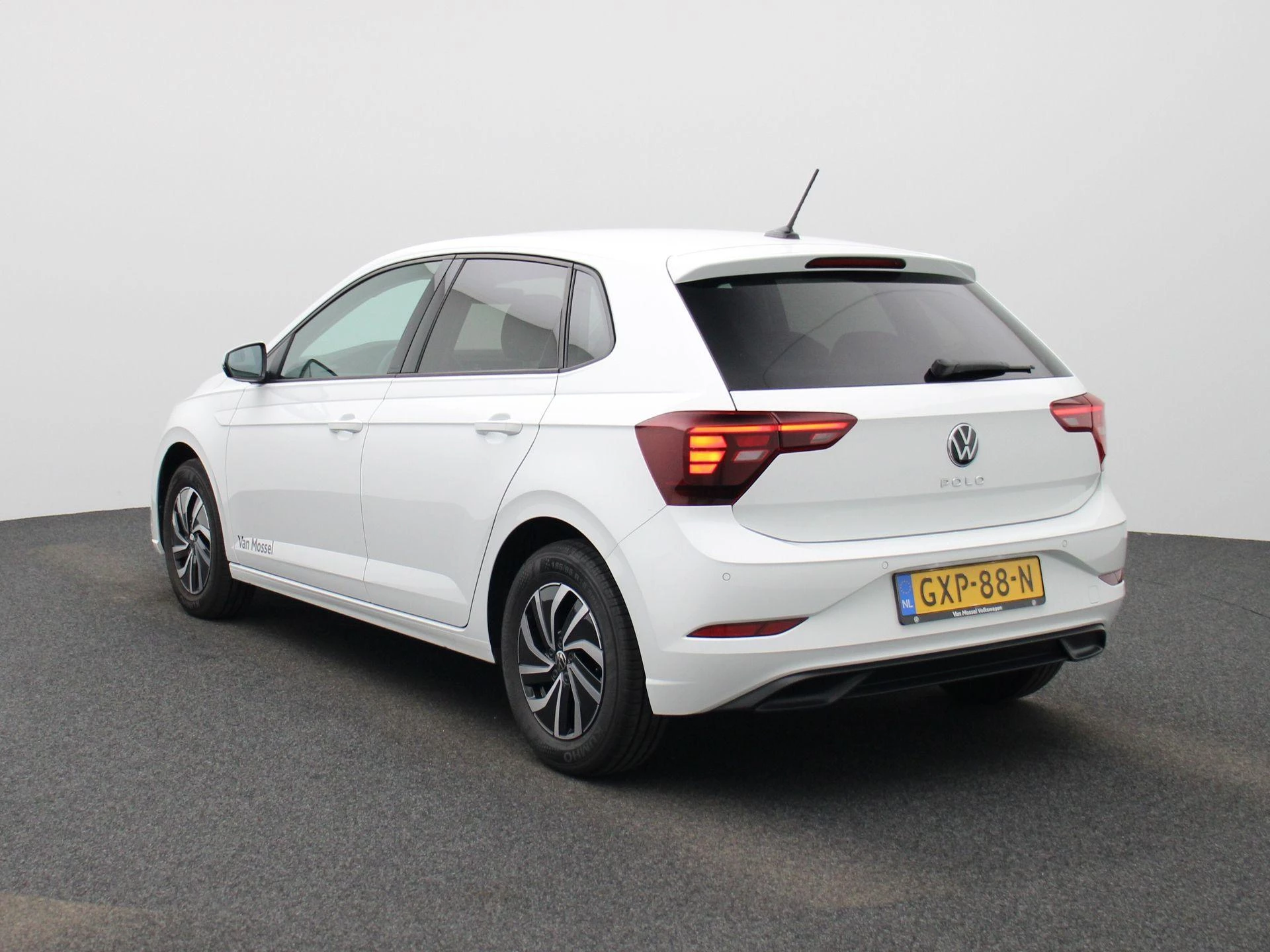 Volkswagen-Polo-image-1