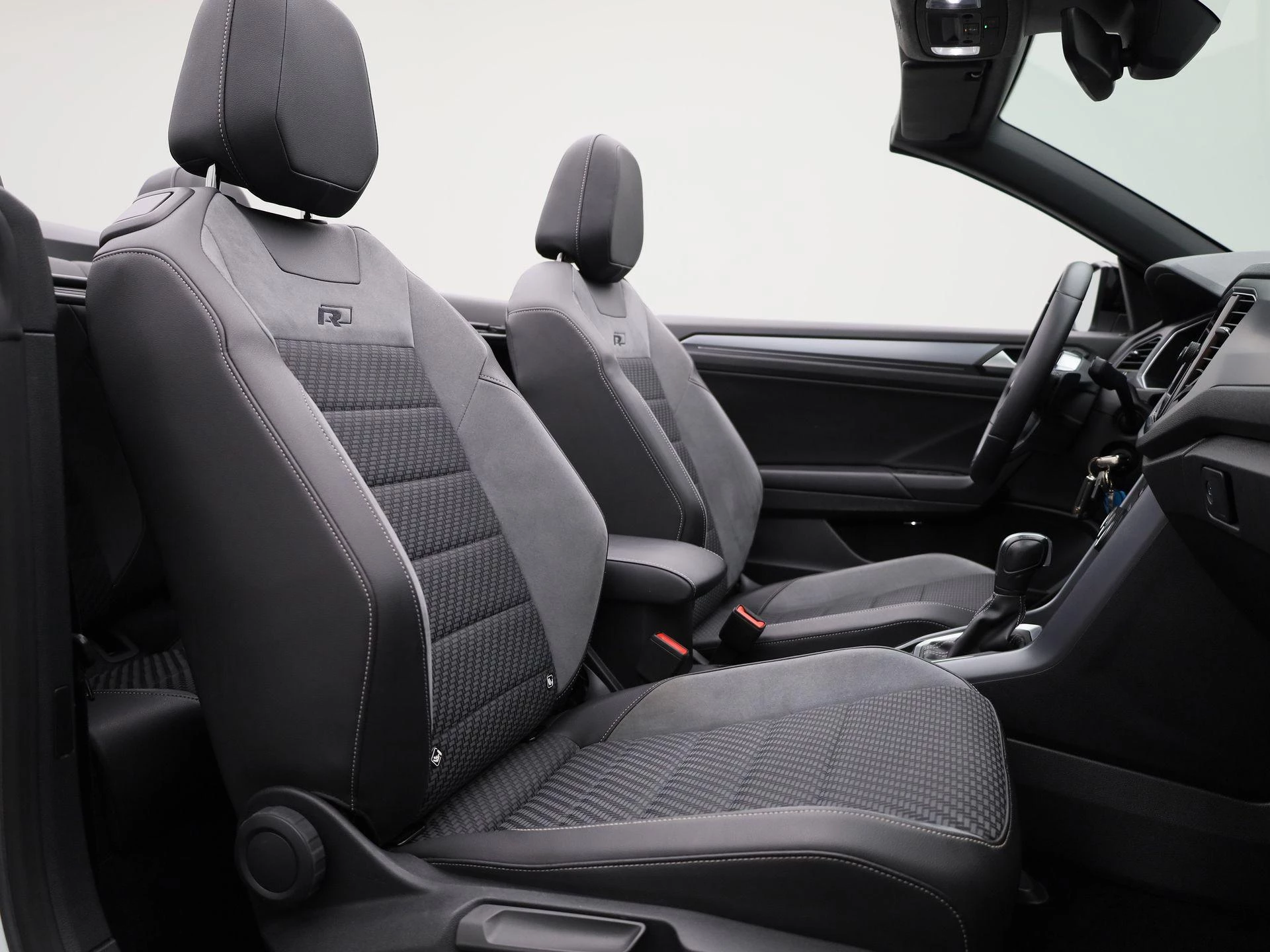 Volkswagen-T-Roc-image-39