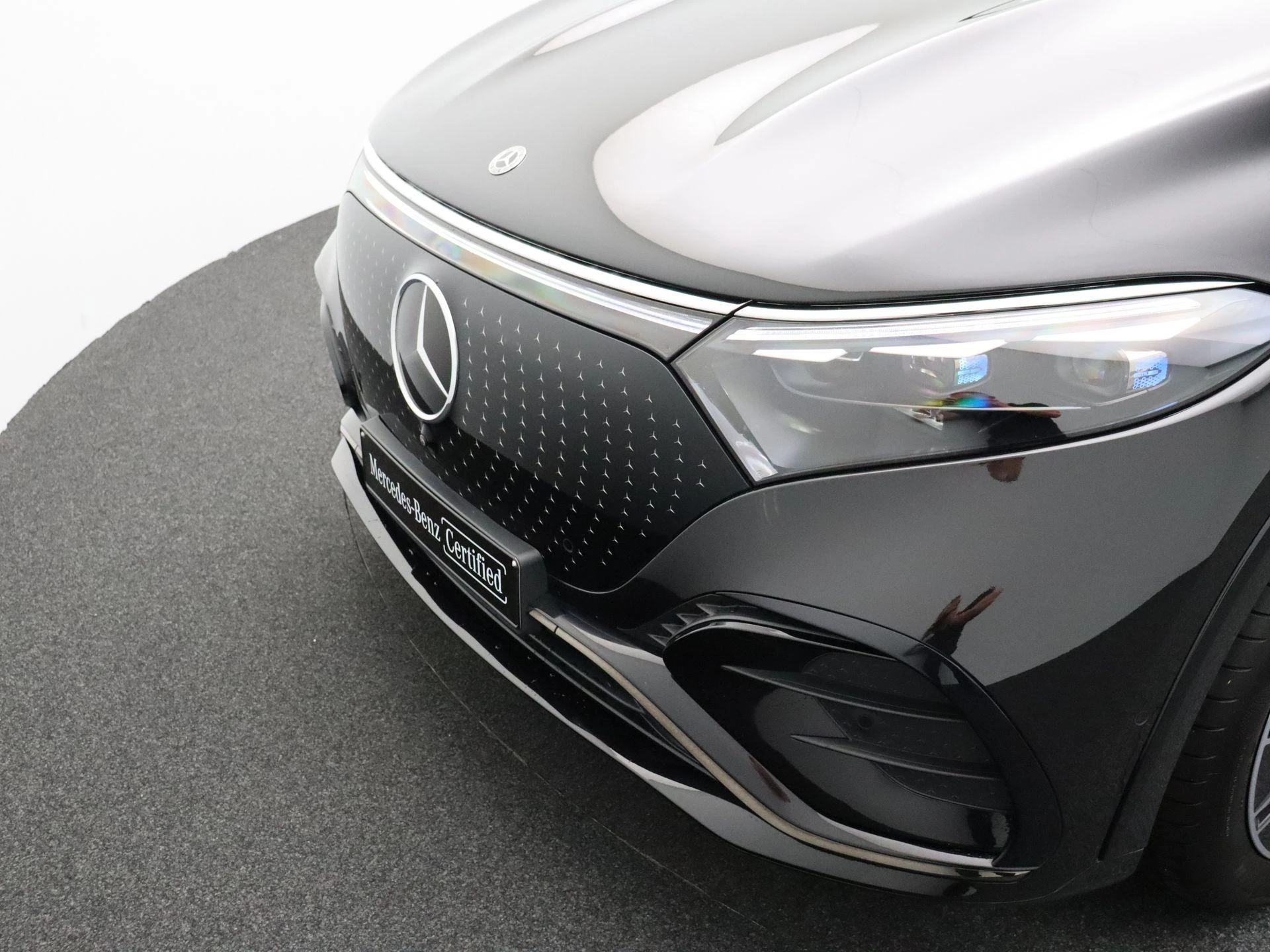 Mercedes-Benz-EQS-image-34