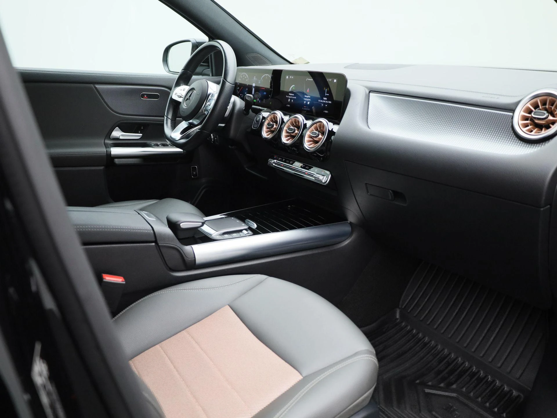 Mercedes-Benz-EQA-image-42