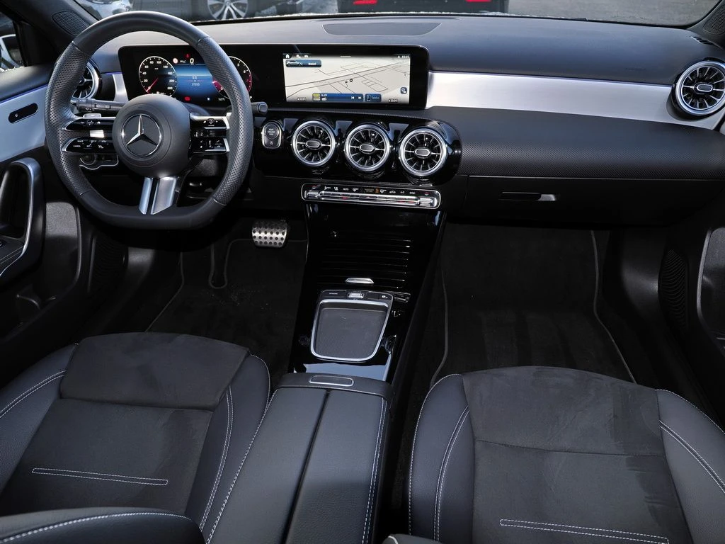 Mercedes-Benz-A-Klasse 200-image-12