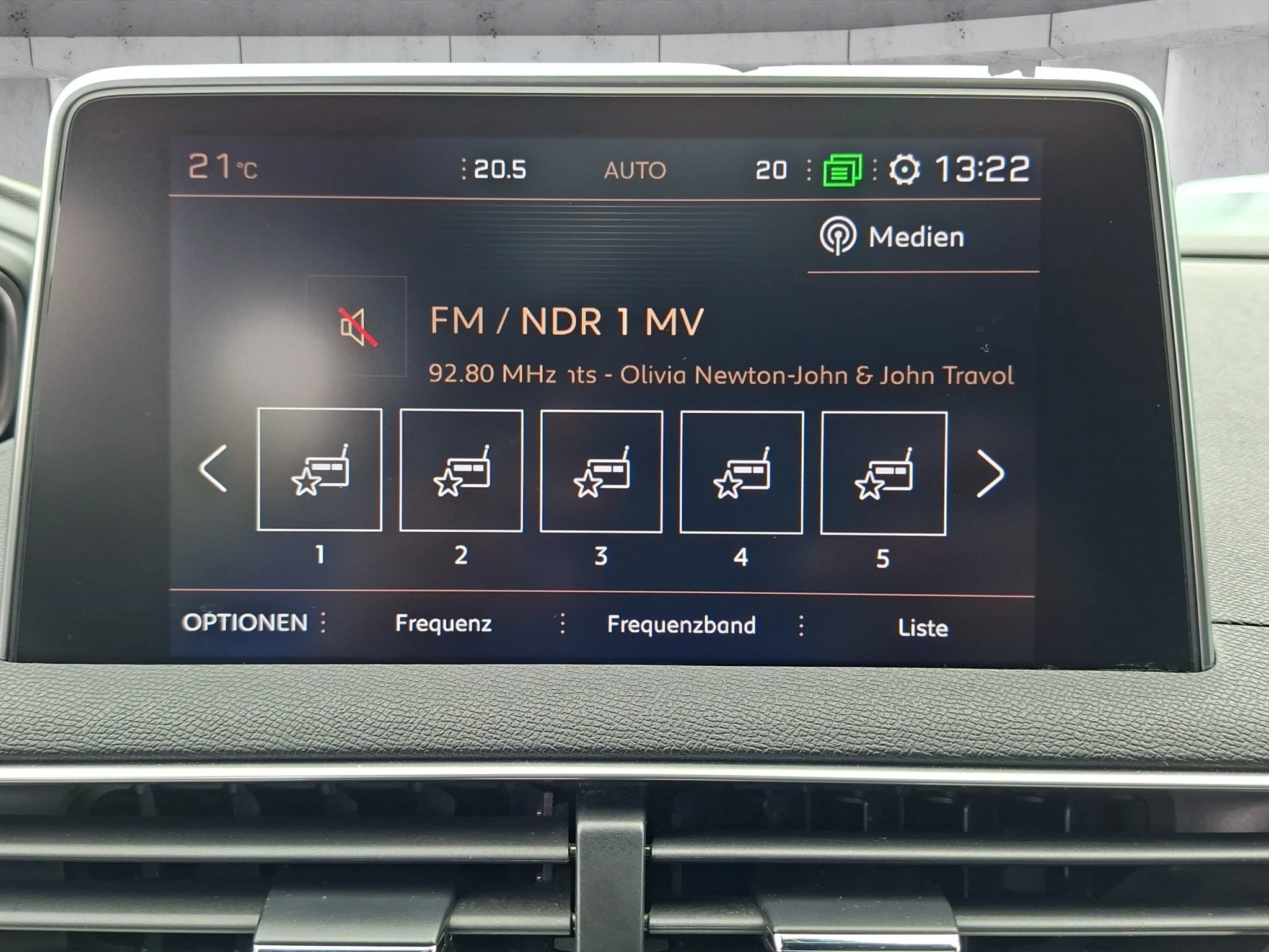Peugeot 3008 Allure 1.6 PureT. Aut. | LED | Pano | LEDER | AHK | ACC | GJR | RFK | SHZ