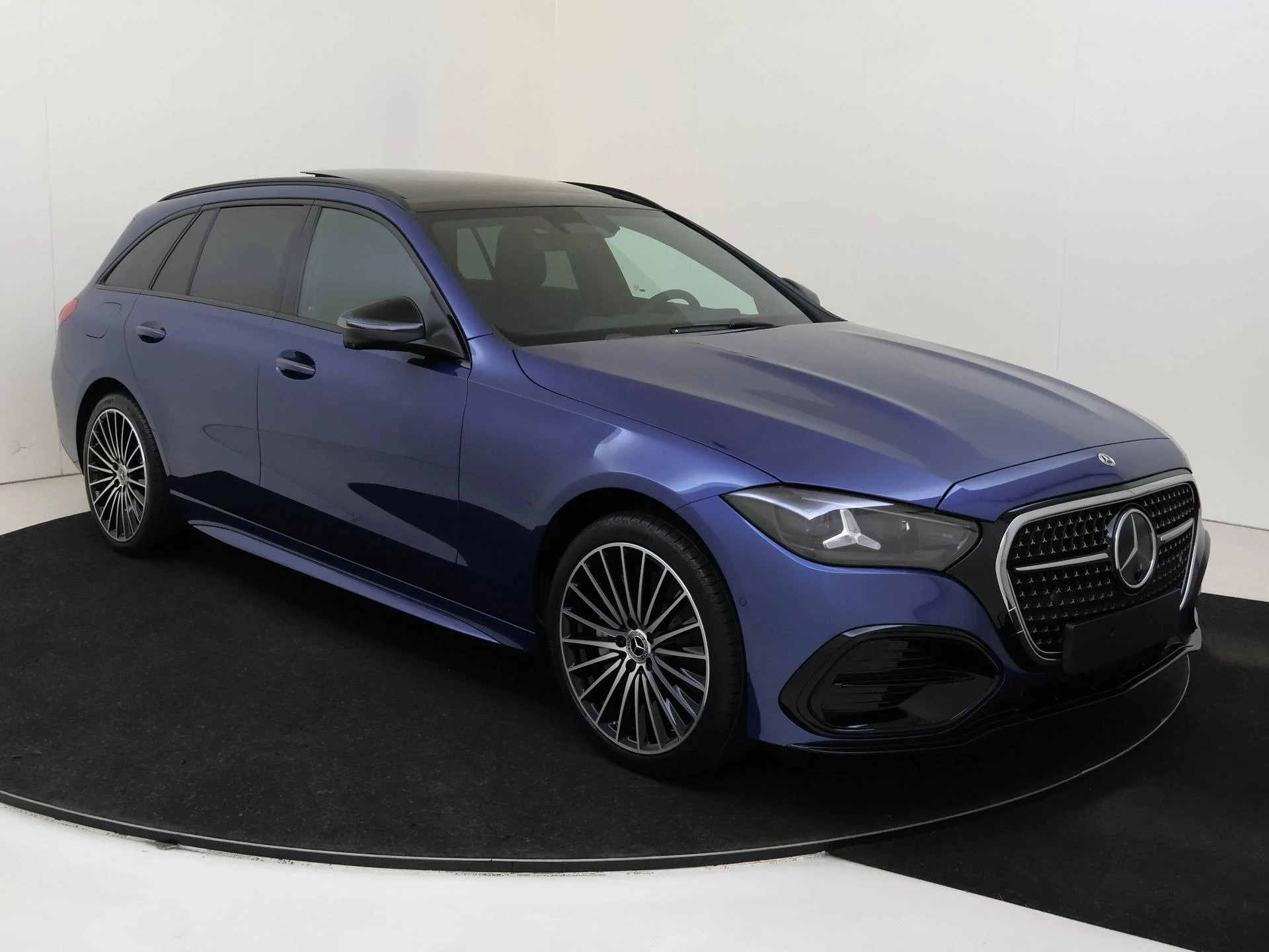 Mercedes-Benz-C-Klasse-image-1