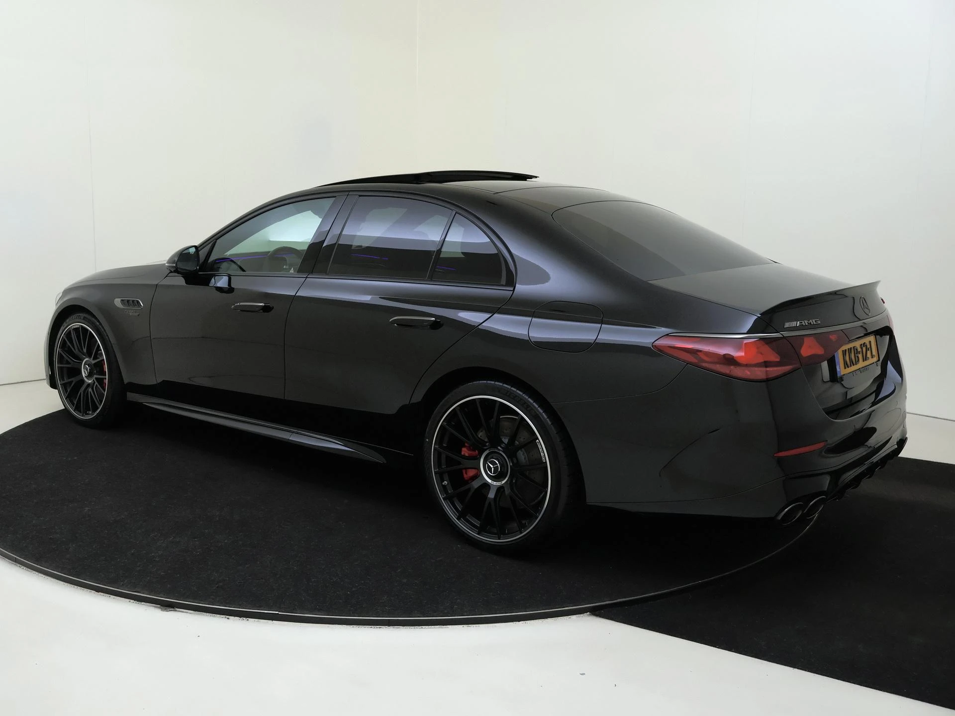 Mercedes-Benz-E-Klasse-image-2