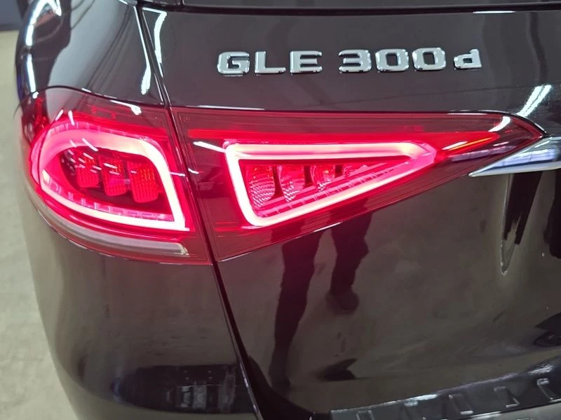 Mercedes-Benz GLE 300 d 4M PANO AHK MULTIBEAM DISTR. MBUX NAVI