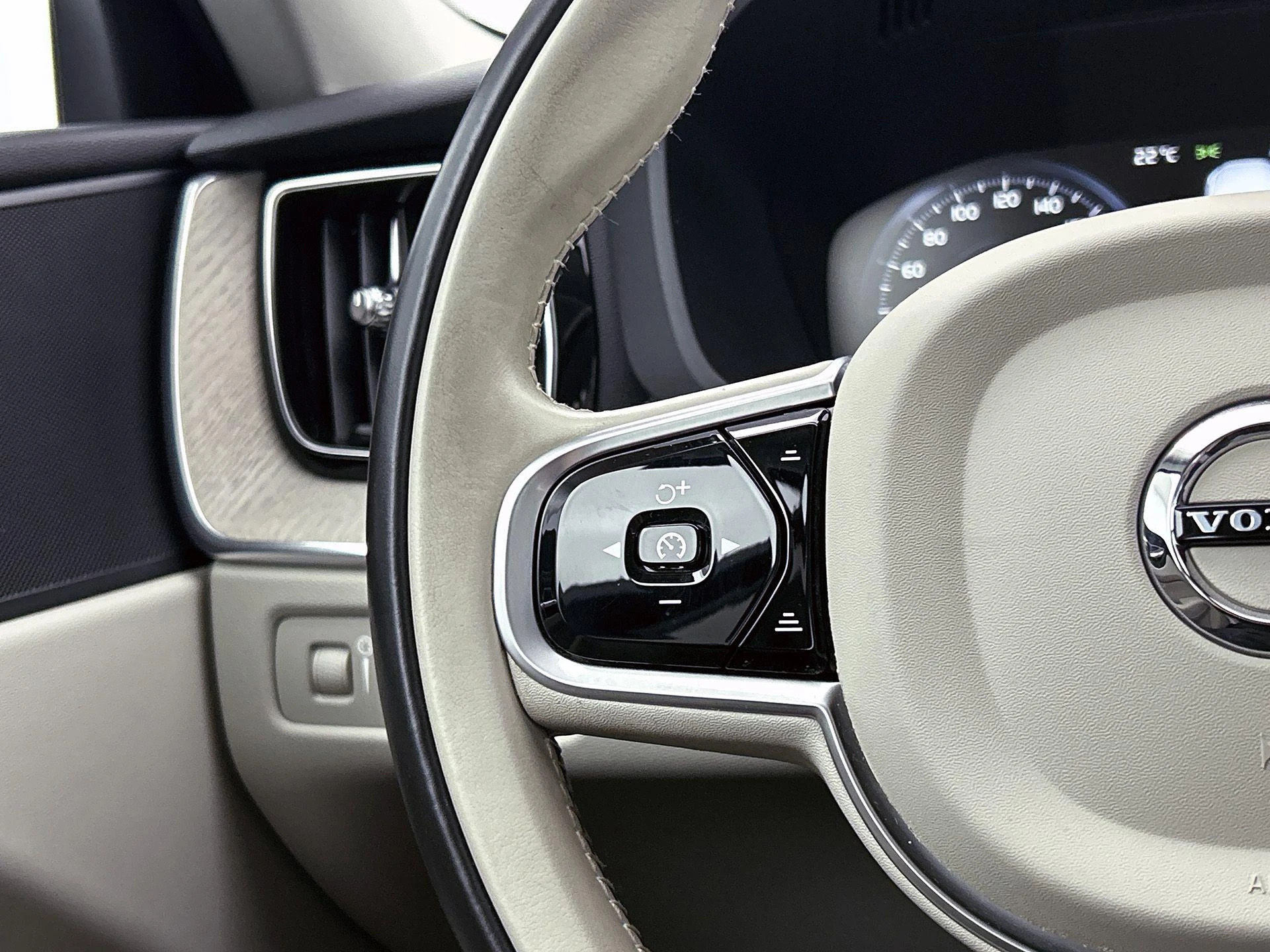 Volvo-XC60-image-5