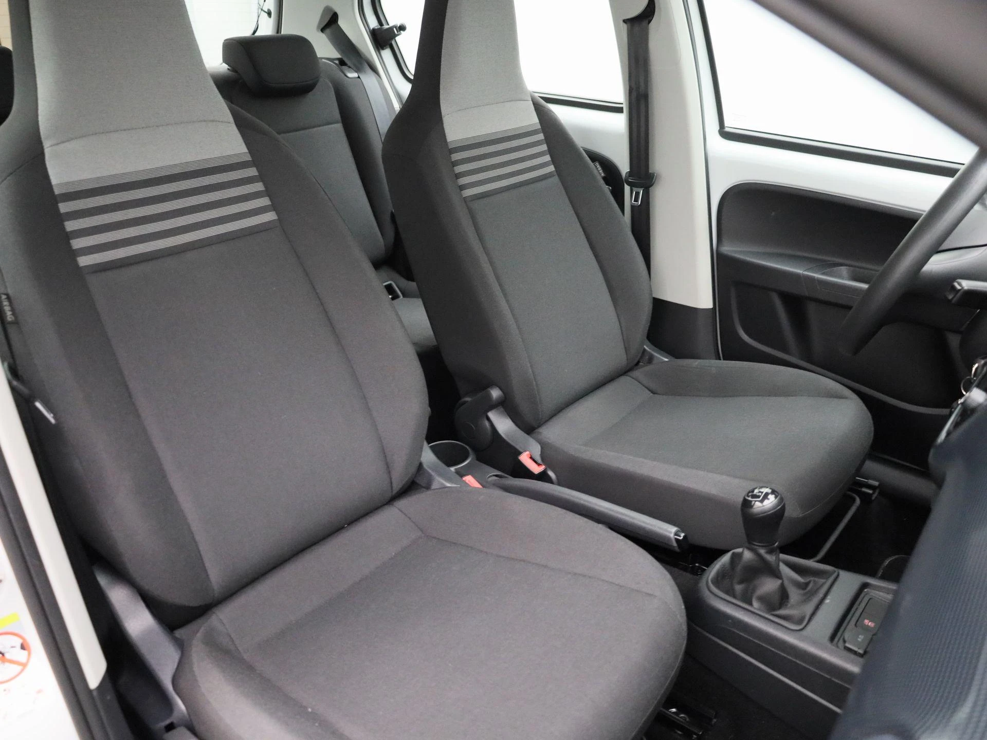Volkswagen-up!-image-27