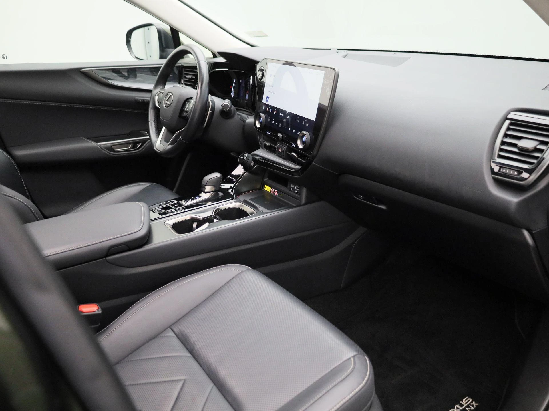 Lexus-NX-image-40