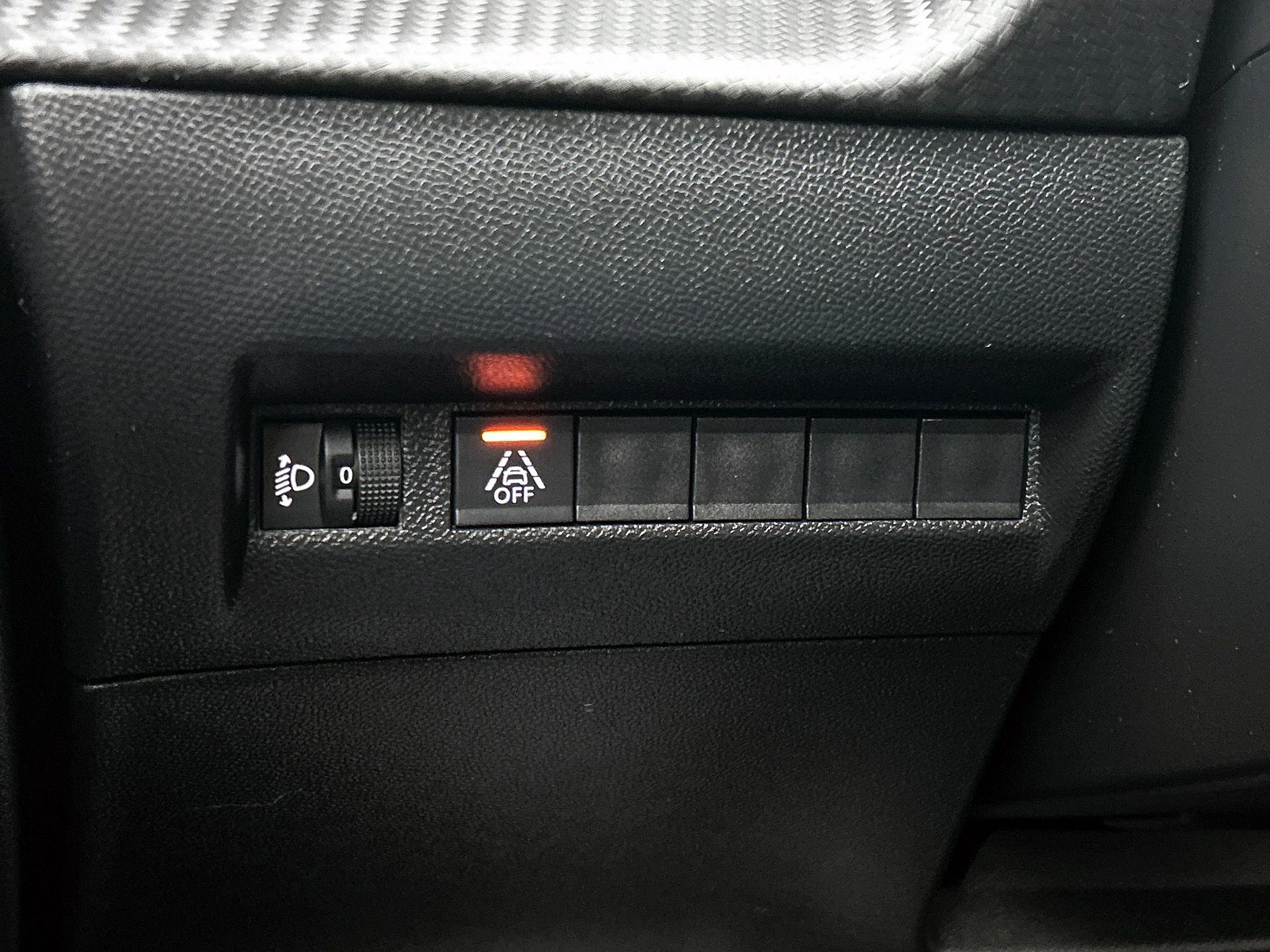 Peugeot-208-image-23