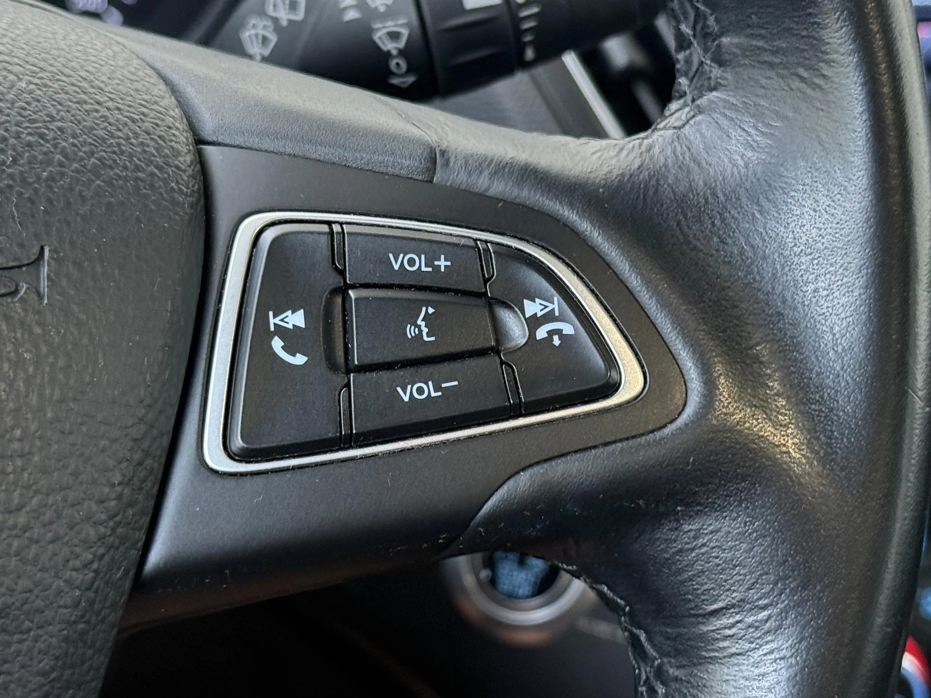 Ford-C-MAX-image-13