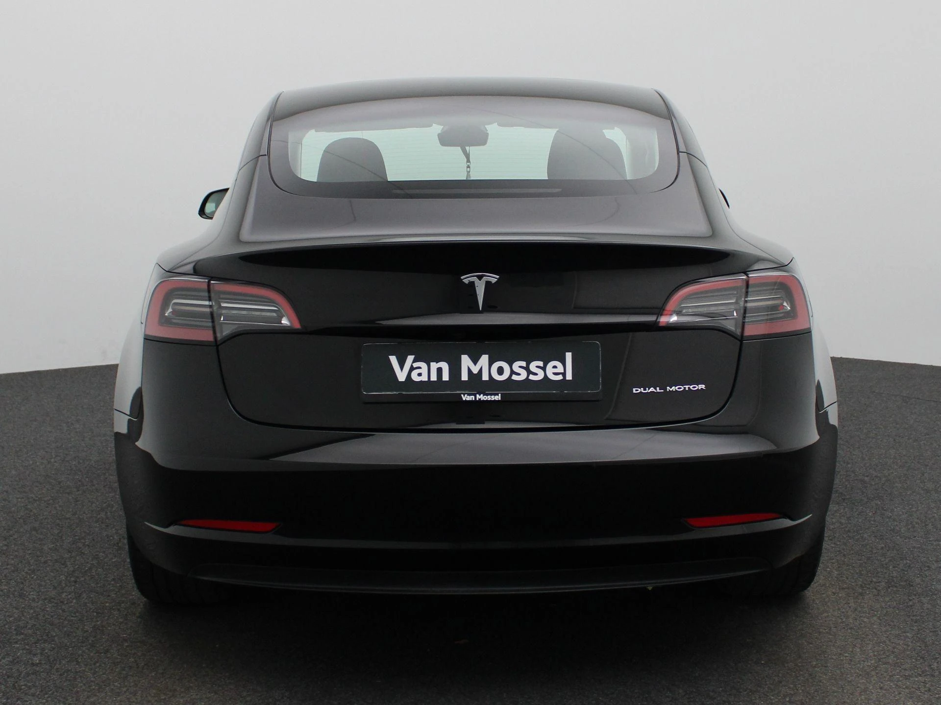 Tesla-Model 3-image-4