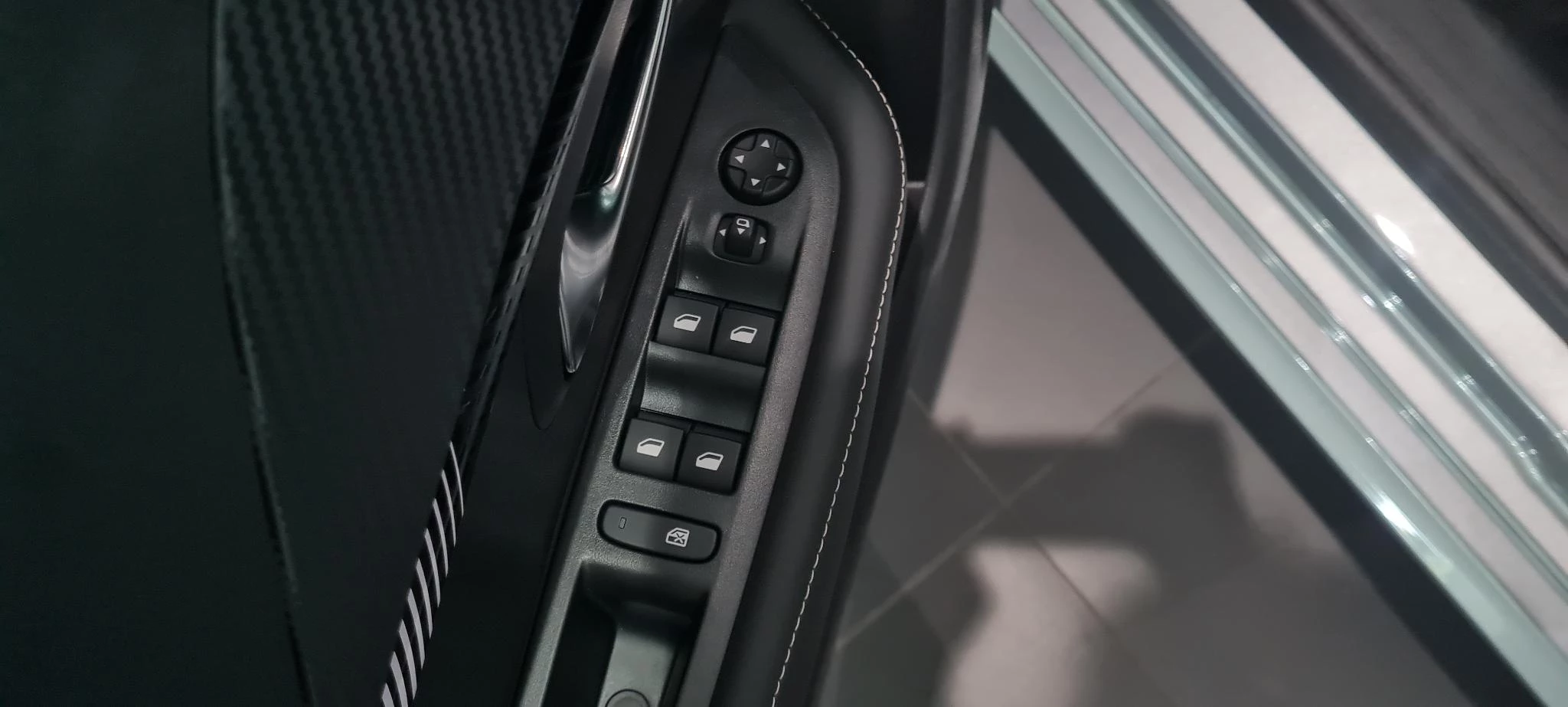 Peugeot-e-208-image-21