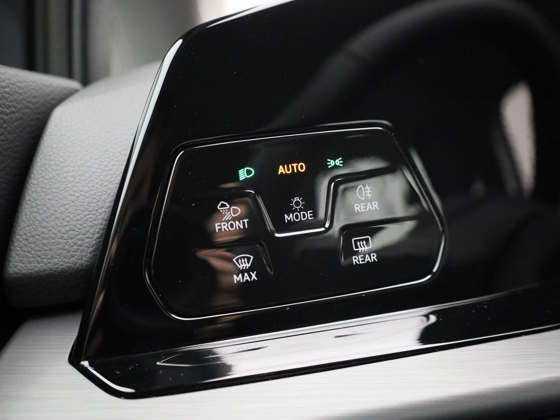 Volkswagen-Golf-image-27