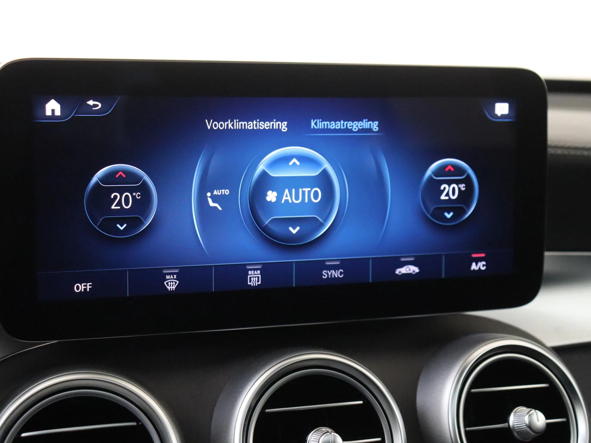 Mercedes-Benz-GLC-image-16