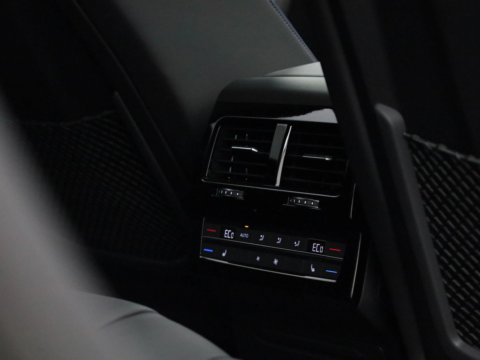 Volkswagen-Touareg-image-50
