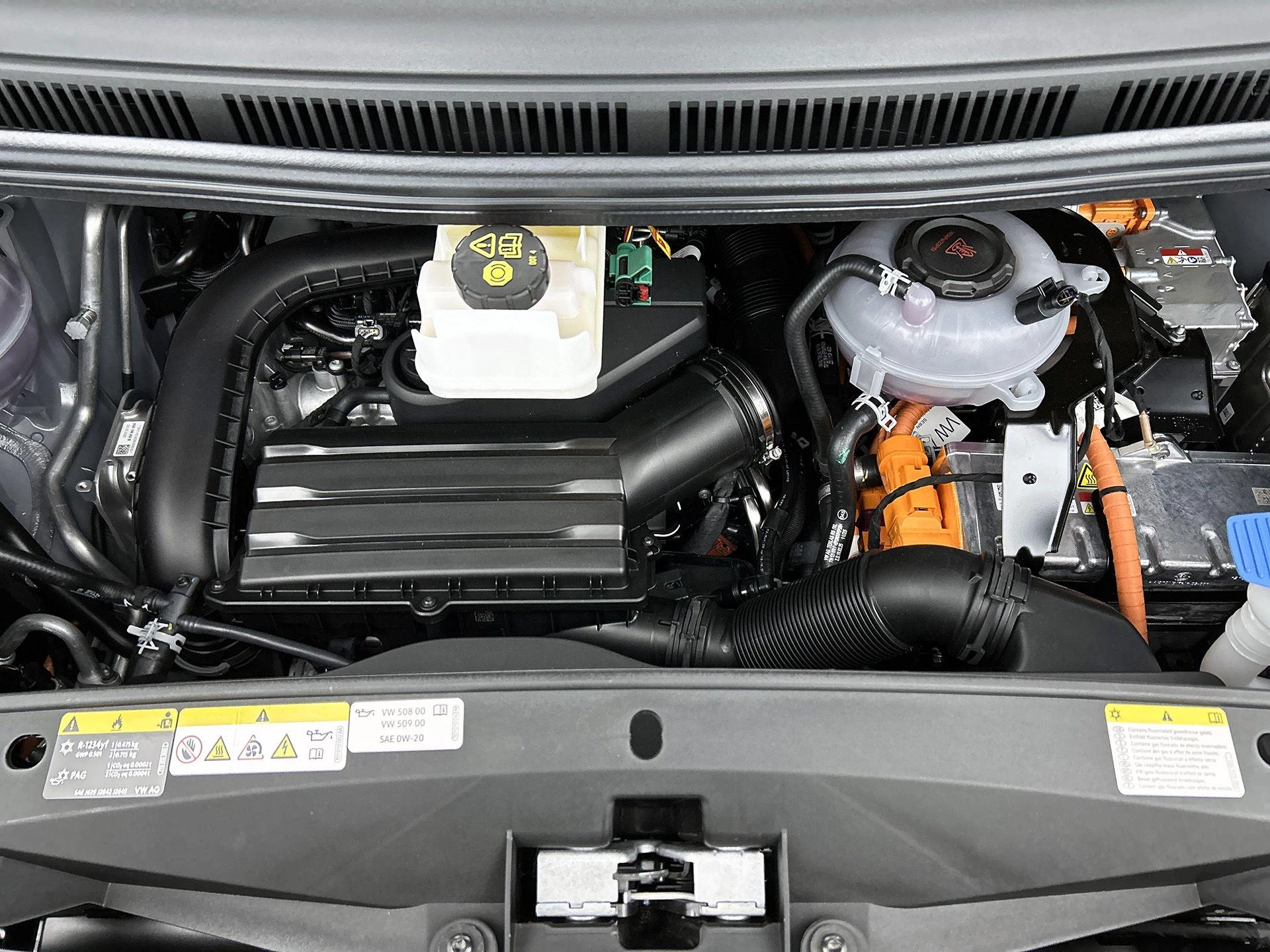 Volkswagen-Multivan-image-27