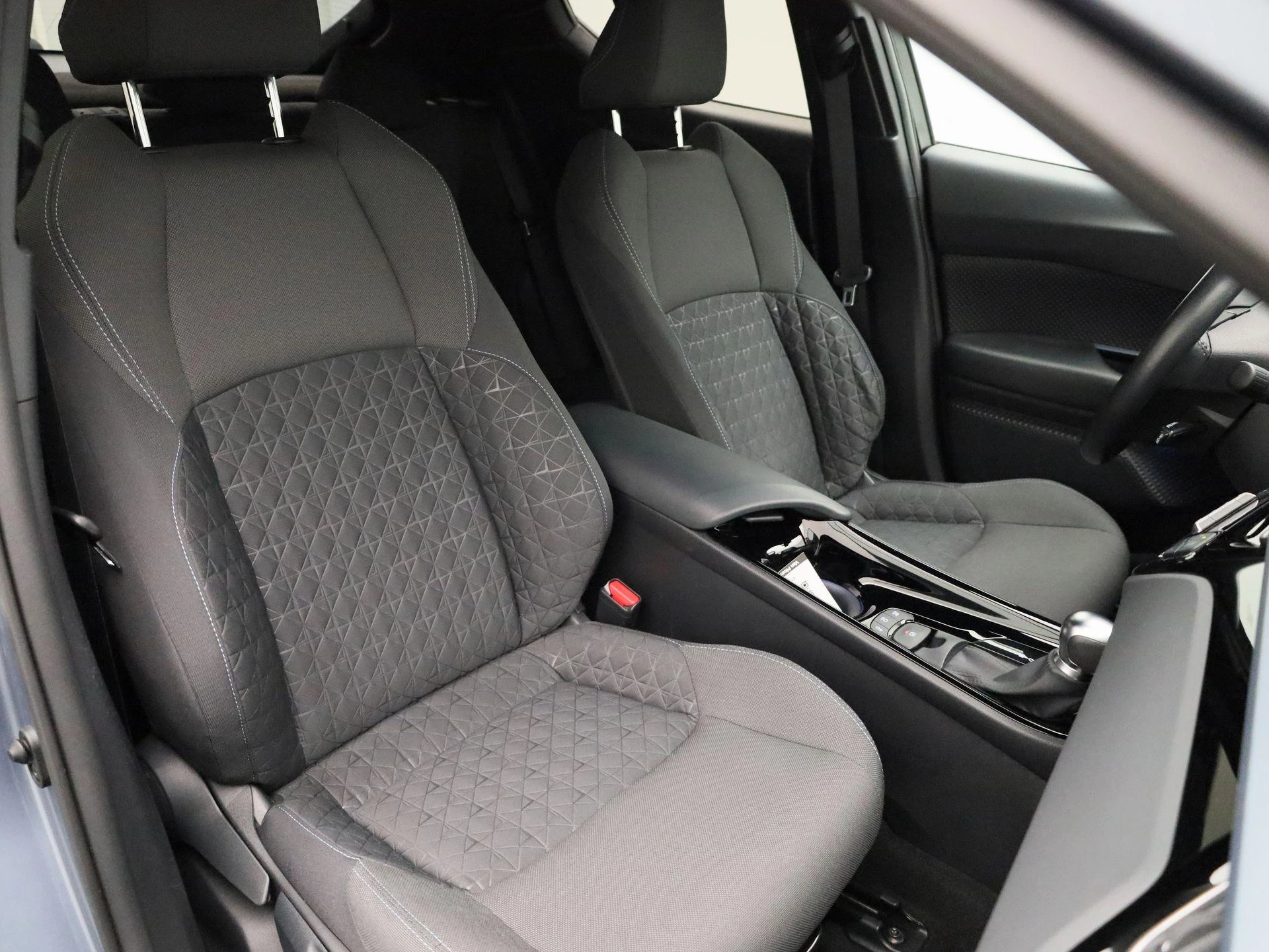 Toyota-C-HR-image-34