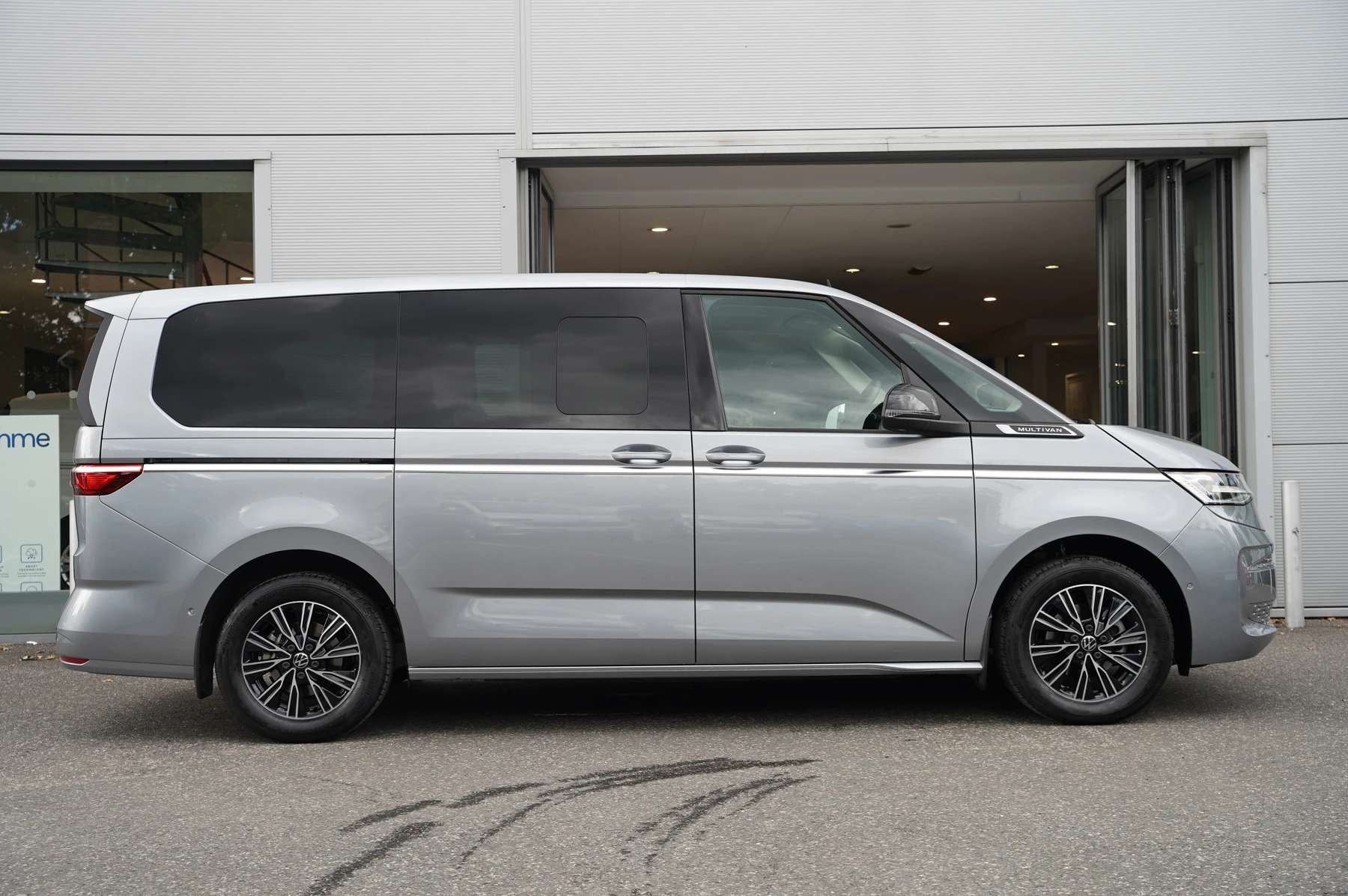 Volkswagen-Multivan-image-3