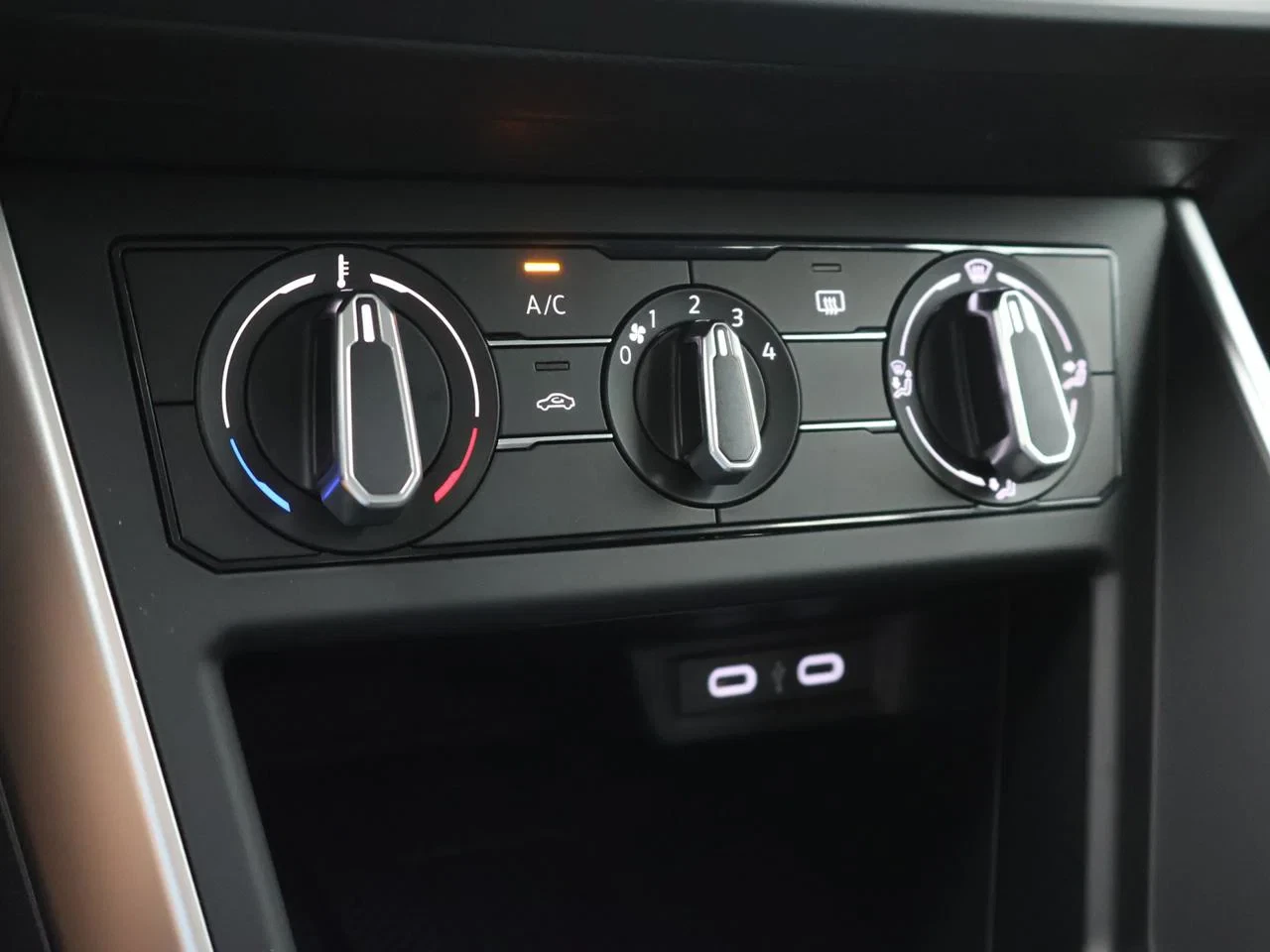 Volkswagen-Polo-image-7