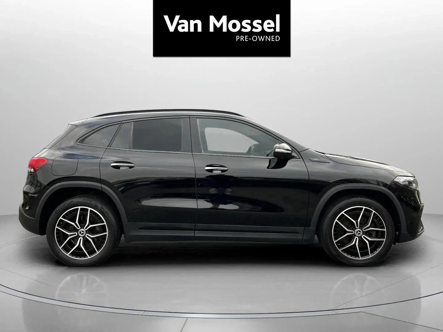 Mercedes-Benz-EQA-image-3