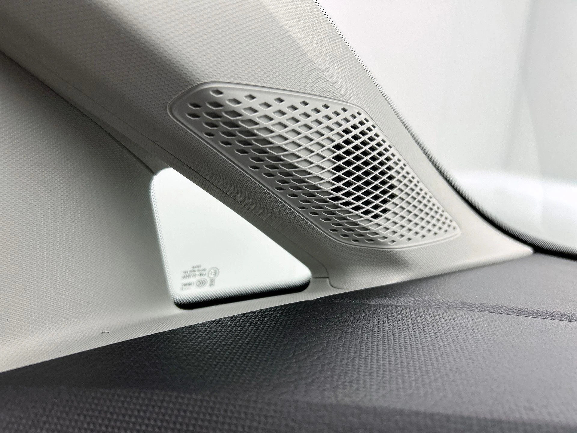 Volkswagen-Caddy-image-8