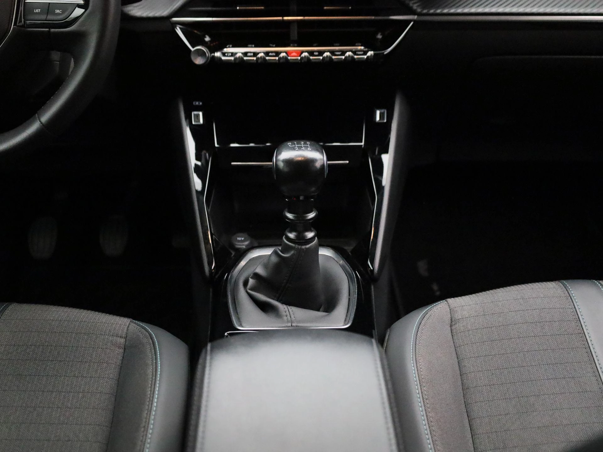 Peugeot-208-image-8