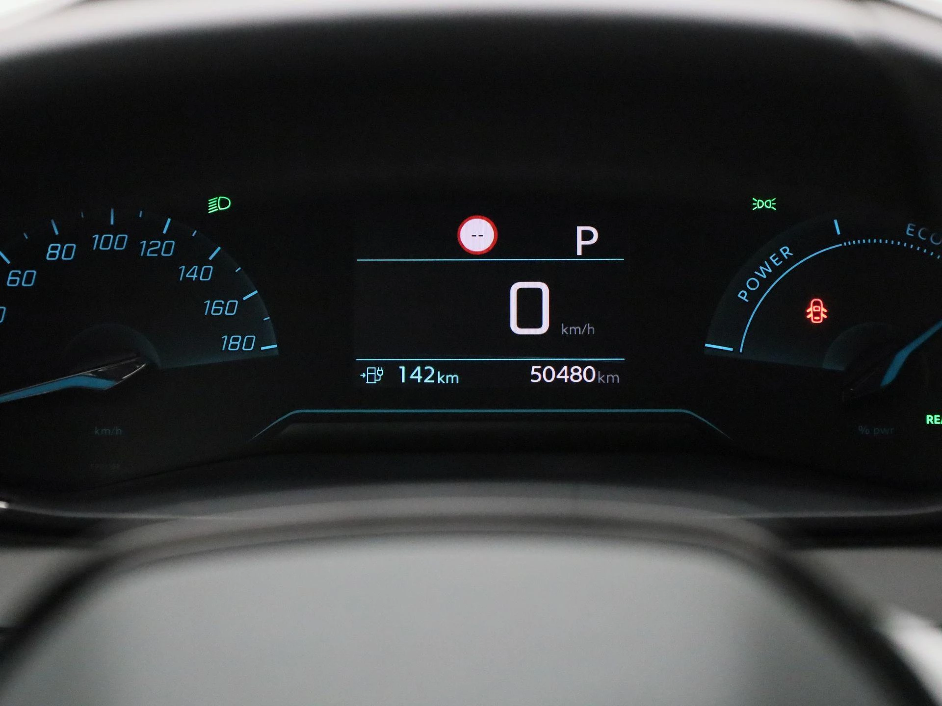 Peugeot-e-2008-image-7