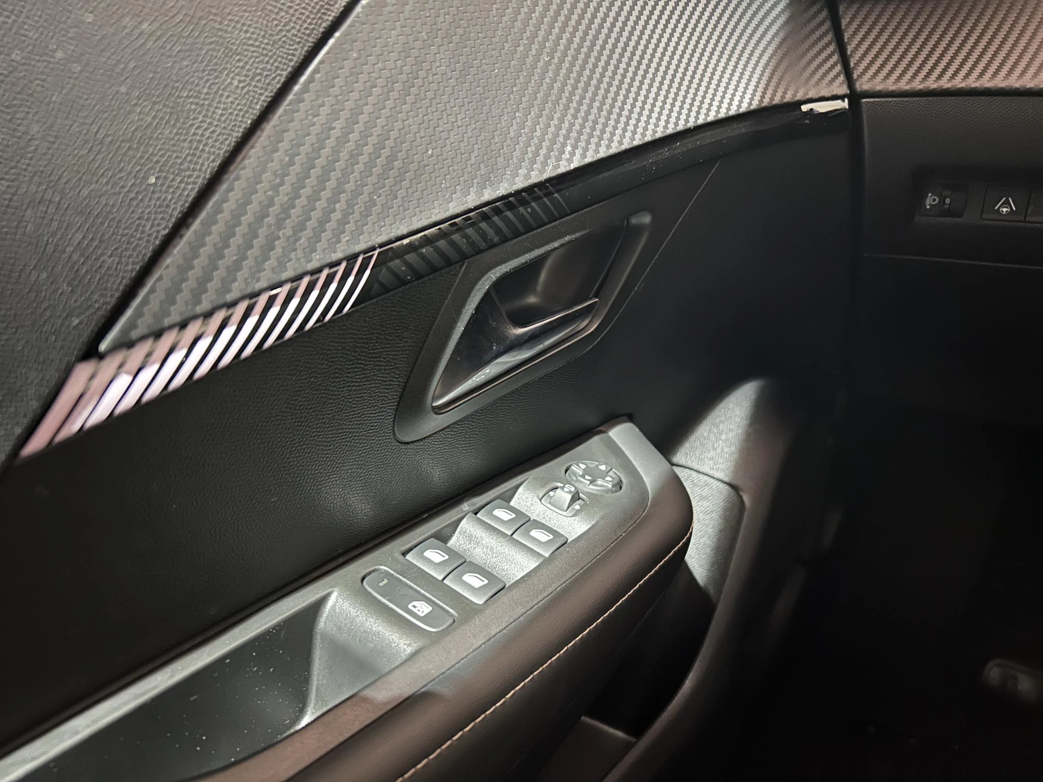 Peugeot 208 1.2 Hybrid 110 e-DCS6 Allure